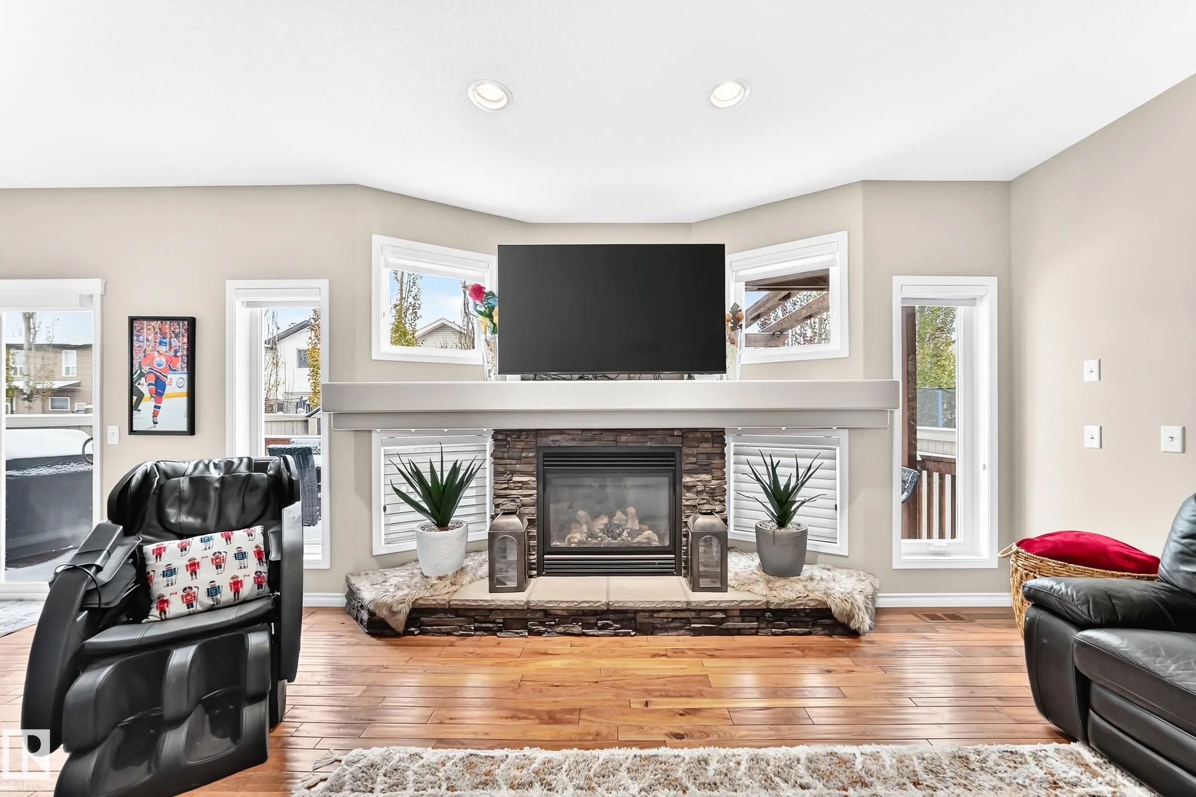 94 ELLINGTON Crescent