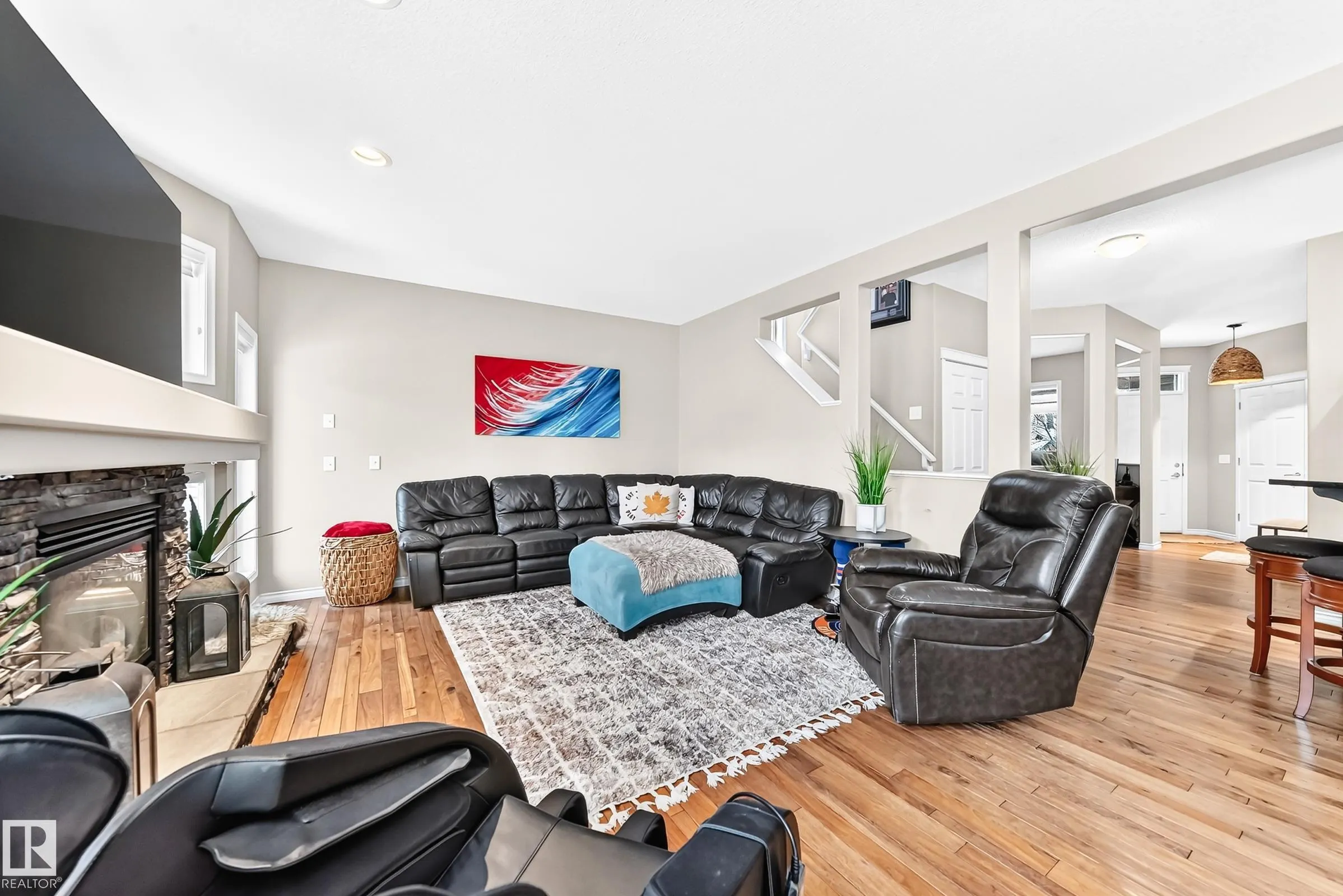 94 ELLINGTON Crescent