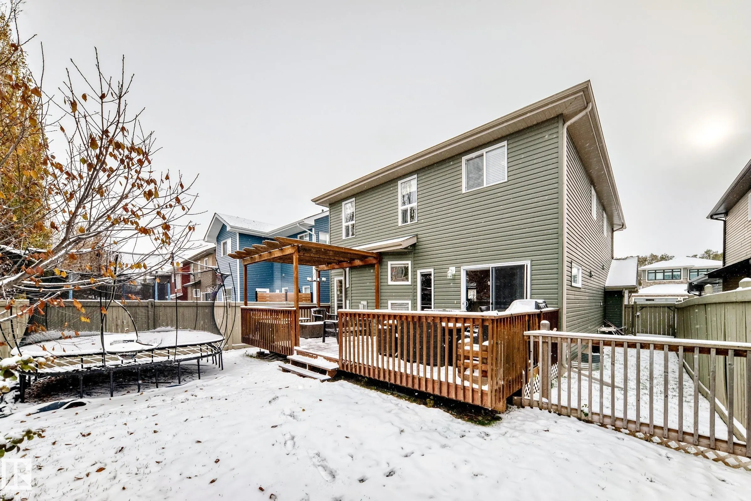 94 ELLINGTON Crescent