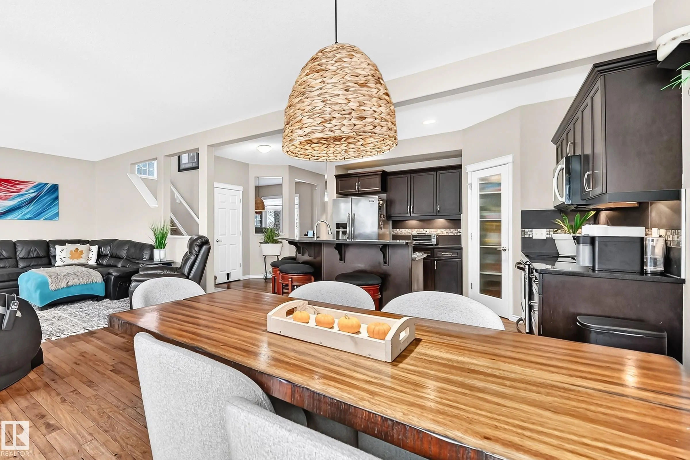 94 ELLINGTON Crescent
