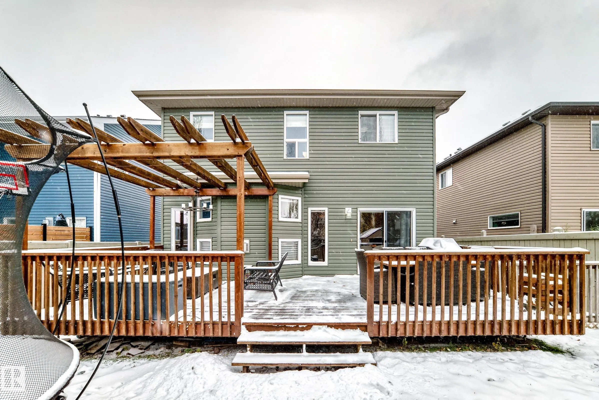 94 ELLINGTON Crescent