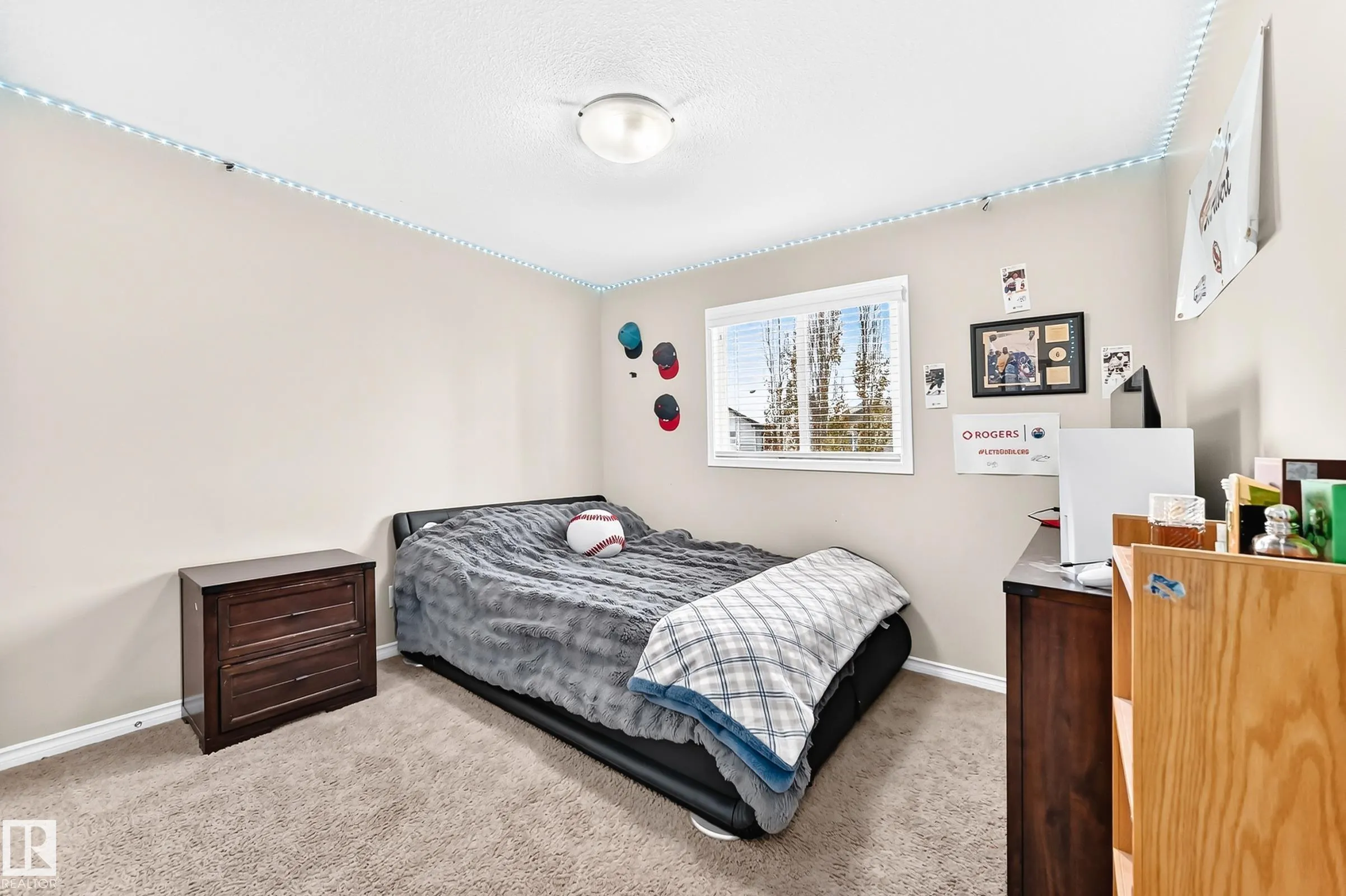 94 ELLINGTON Crescent