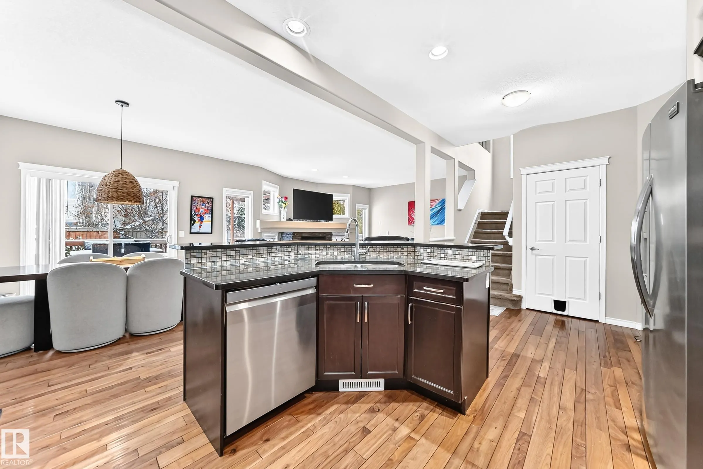 94 ELLINGTON Crescent