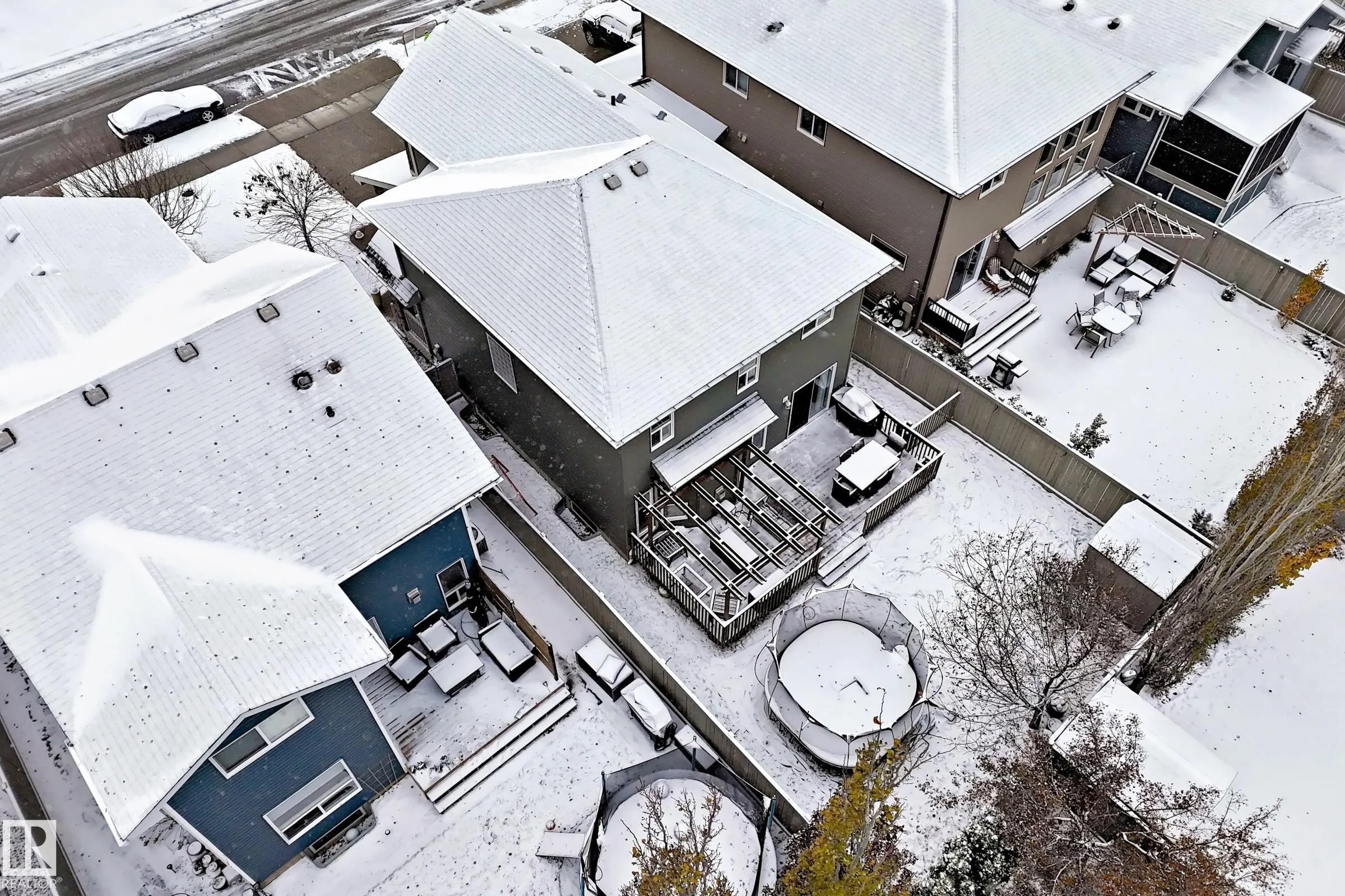 94 ELLINGTON Crescent
