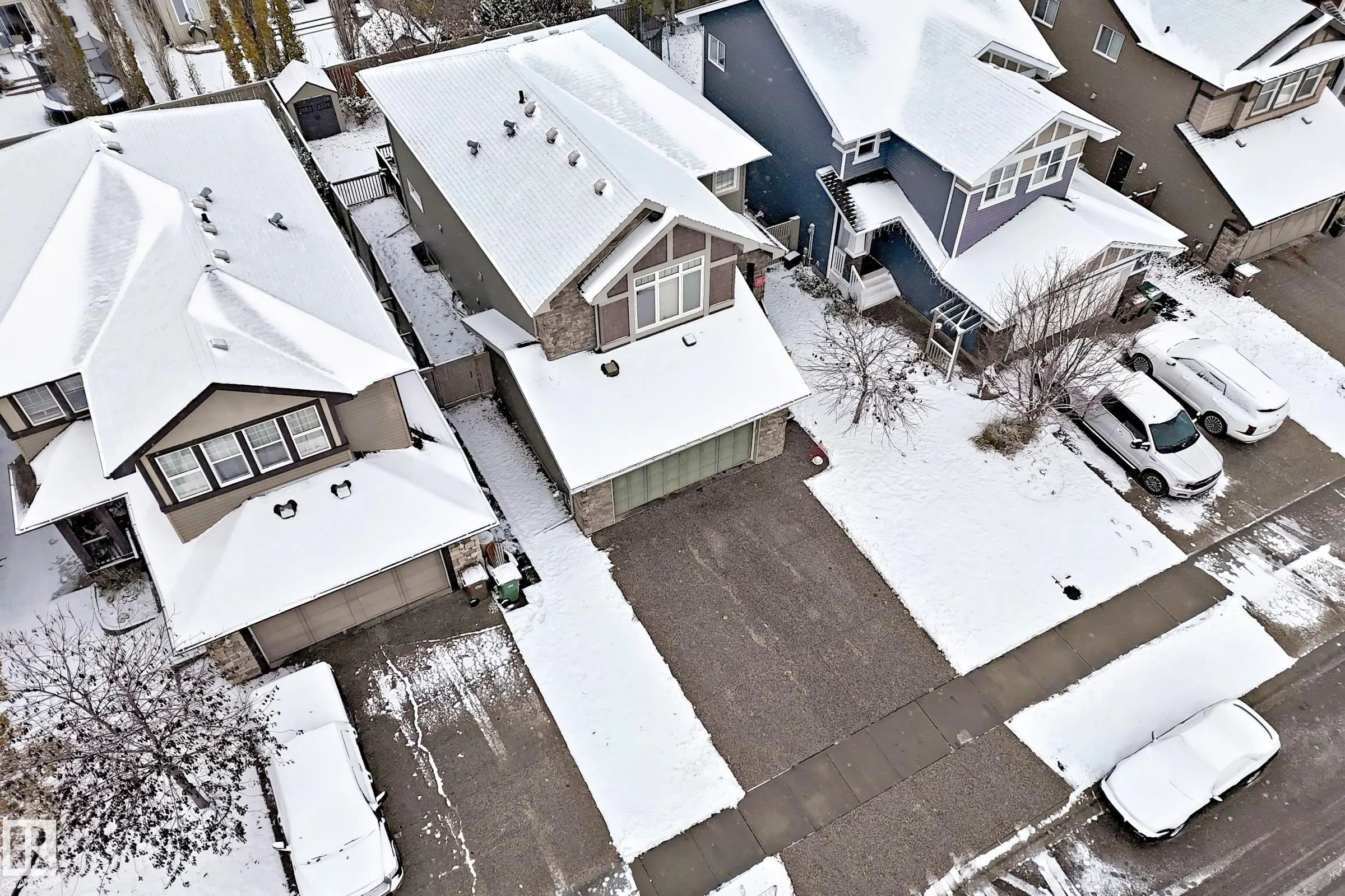 94 ELLINGTON Crescent