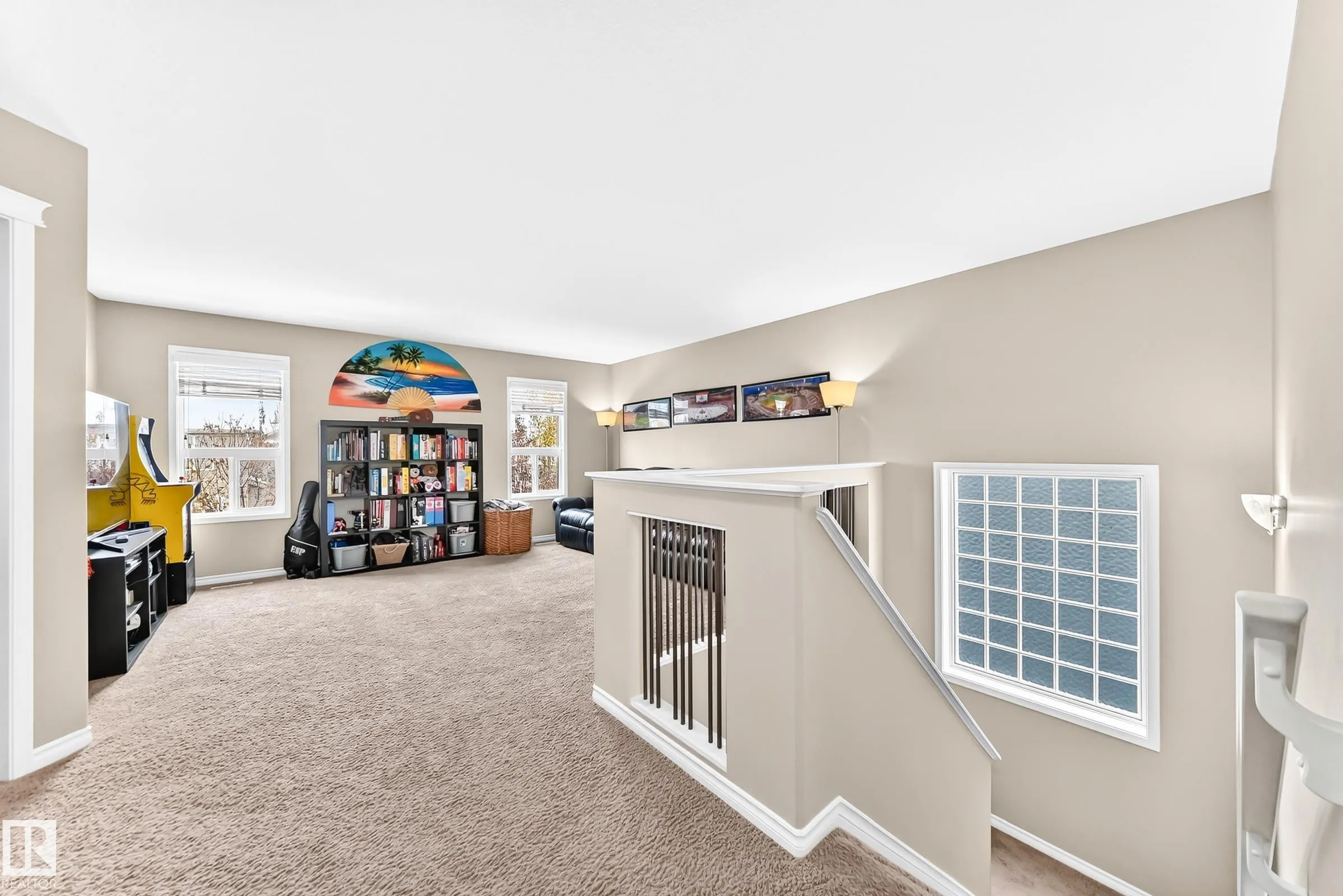 94 ELLINGTON Crescent