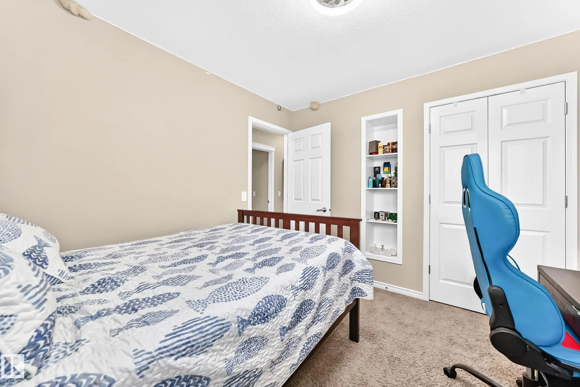 94 ELLINGTON Crescent