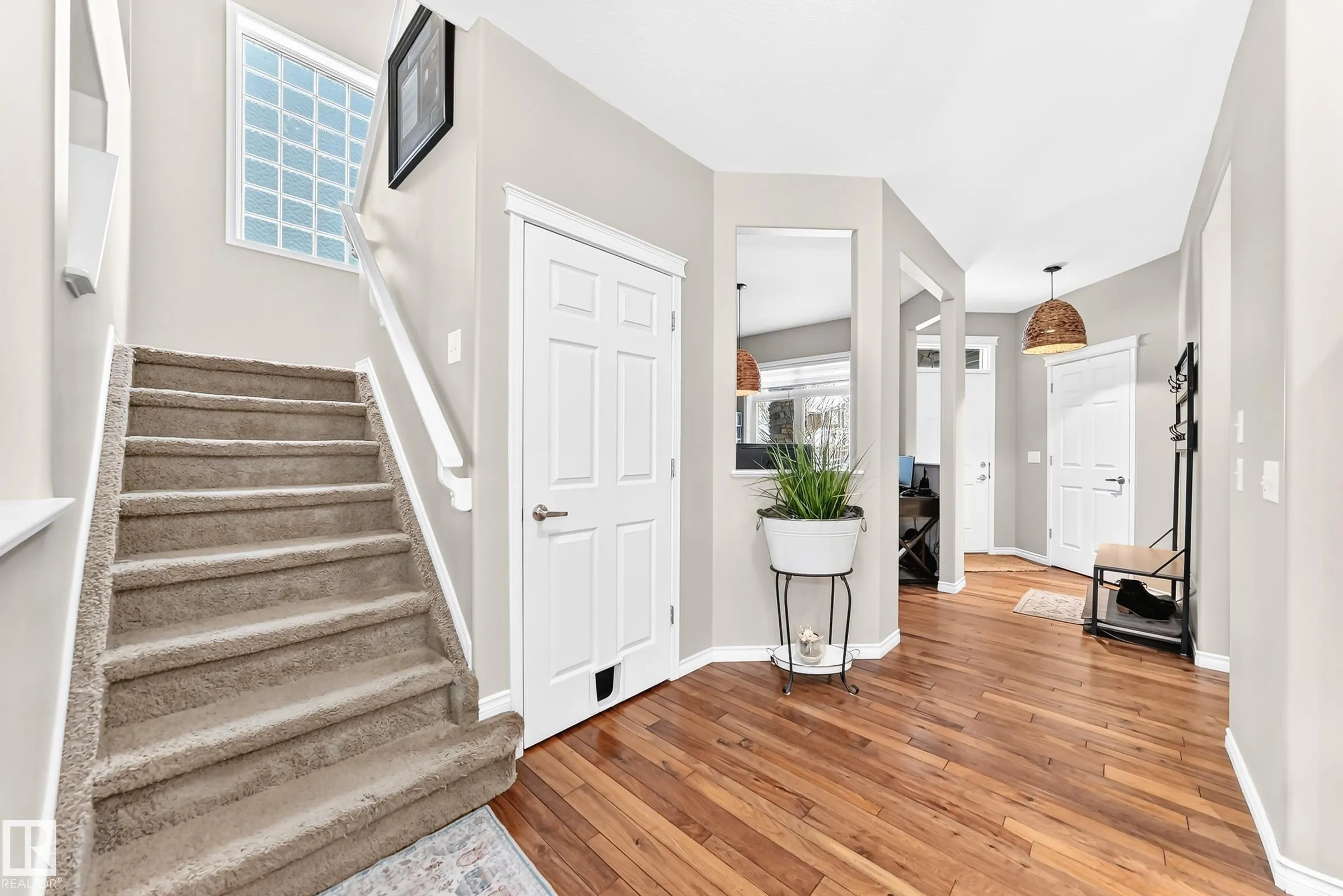 94 ELLINGTON Crescent