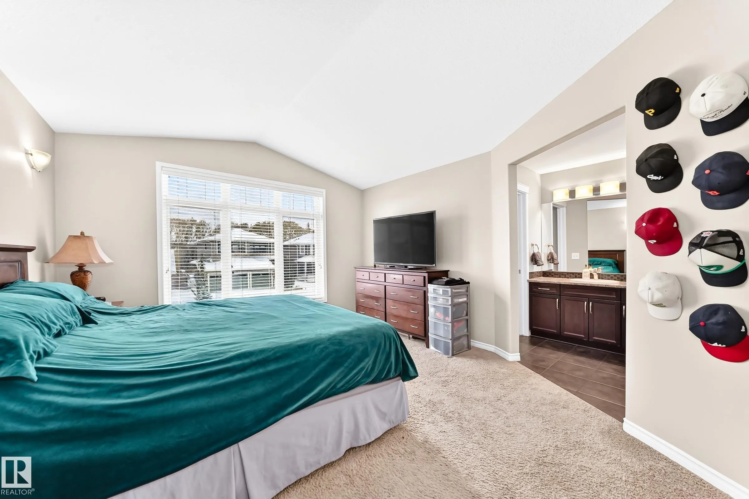94 ELLINGTON Crescent