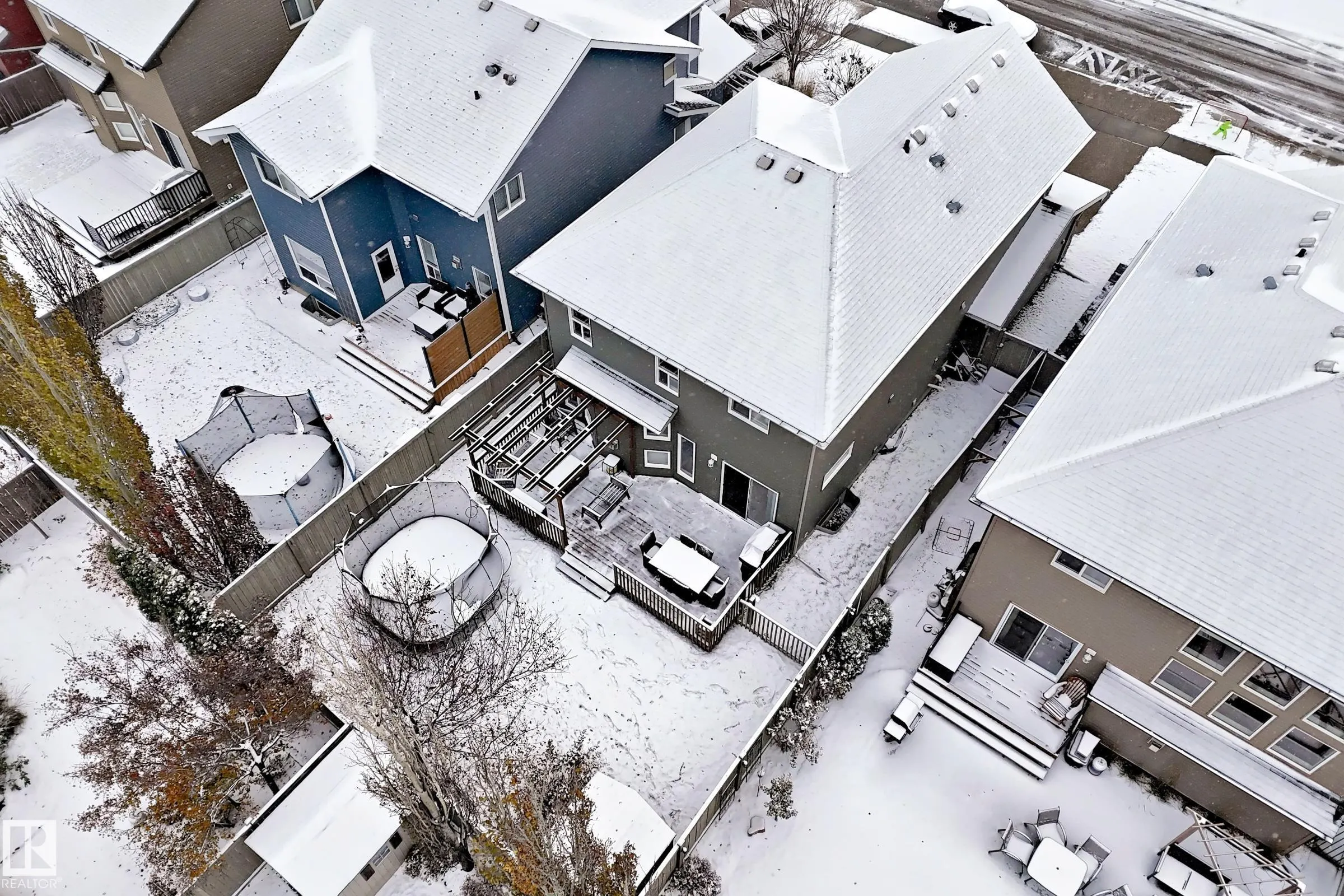 94 ELLINGTON Crescent