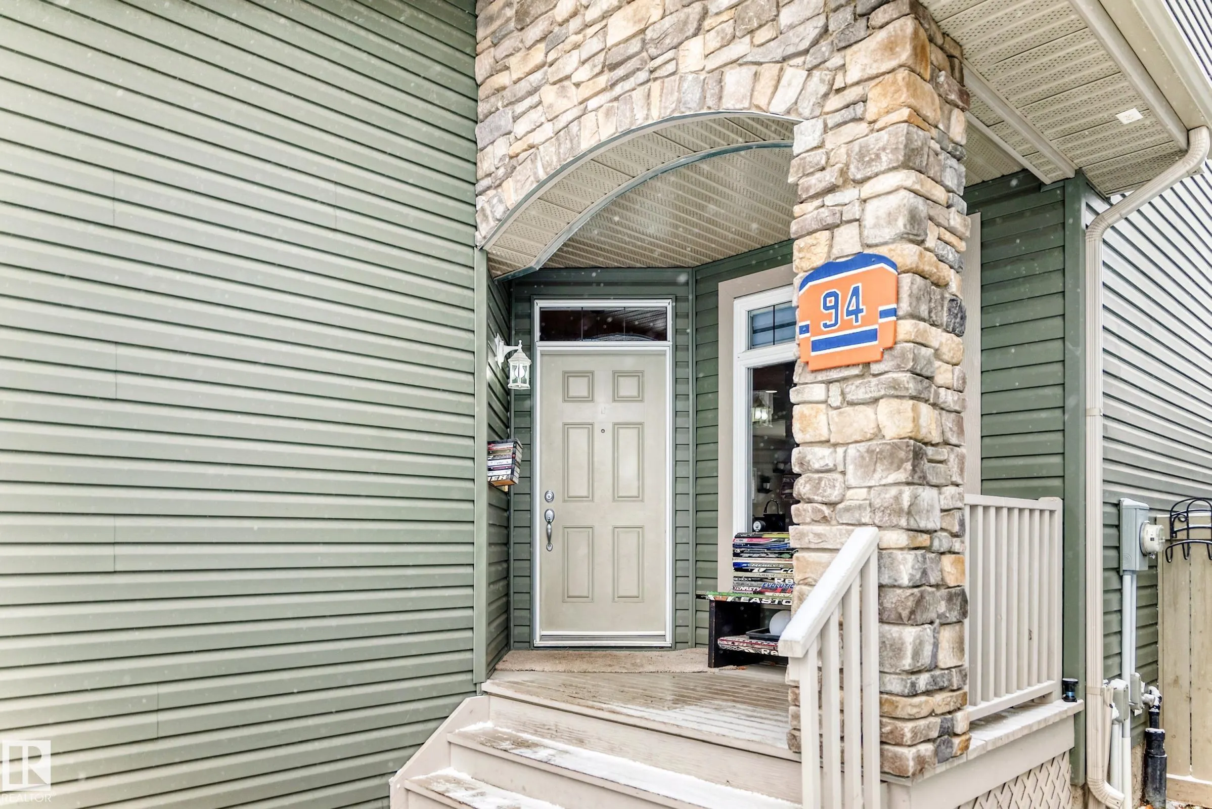 94 ELLINGTON Crescent