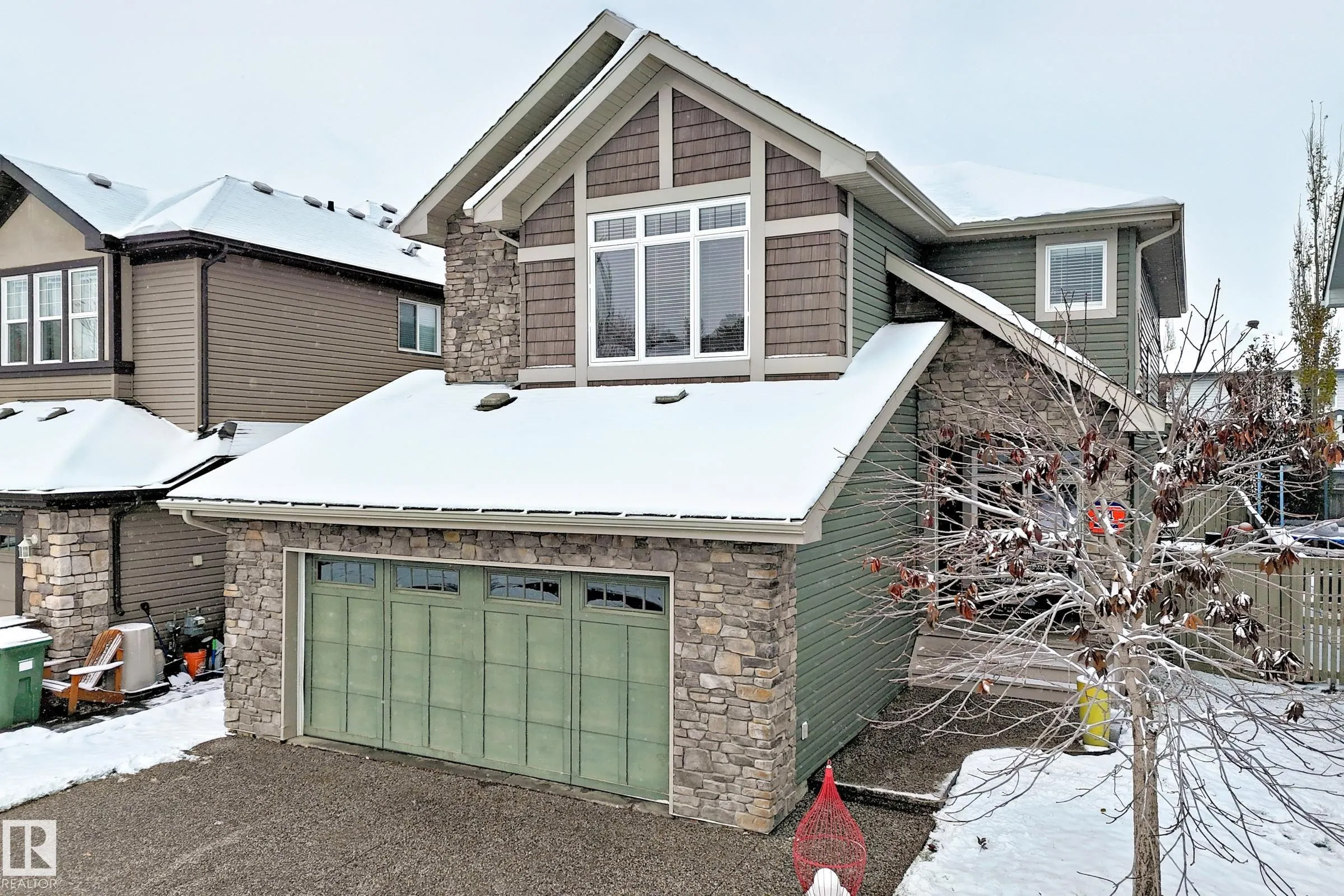 94 ELLINGTON Crescent