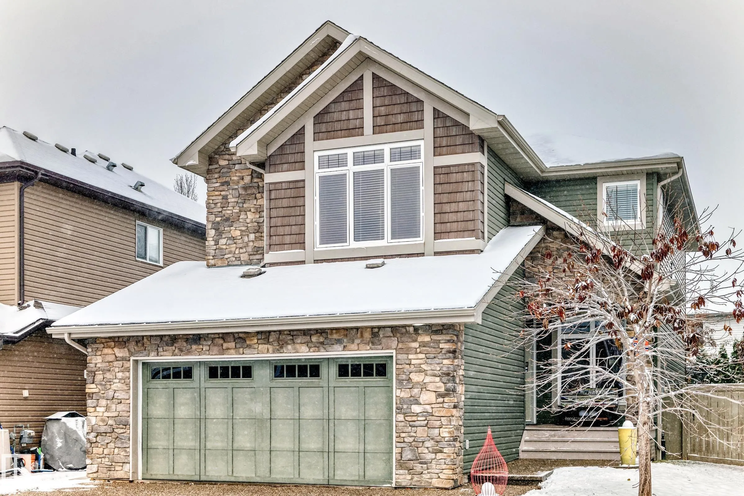 94 ELLINGTON Crescent