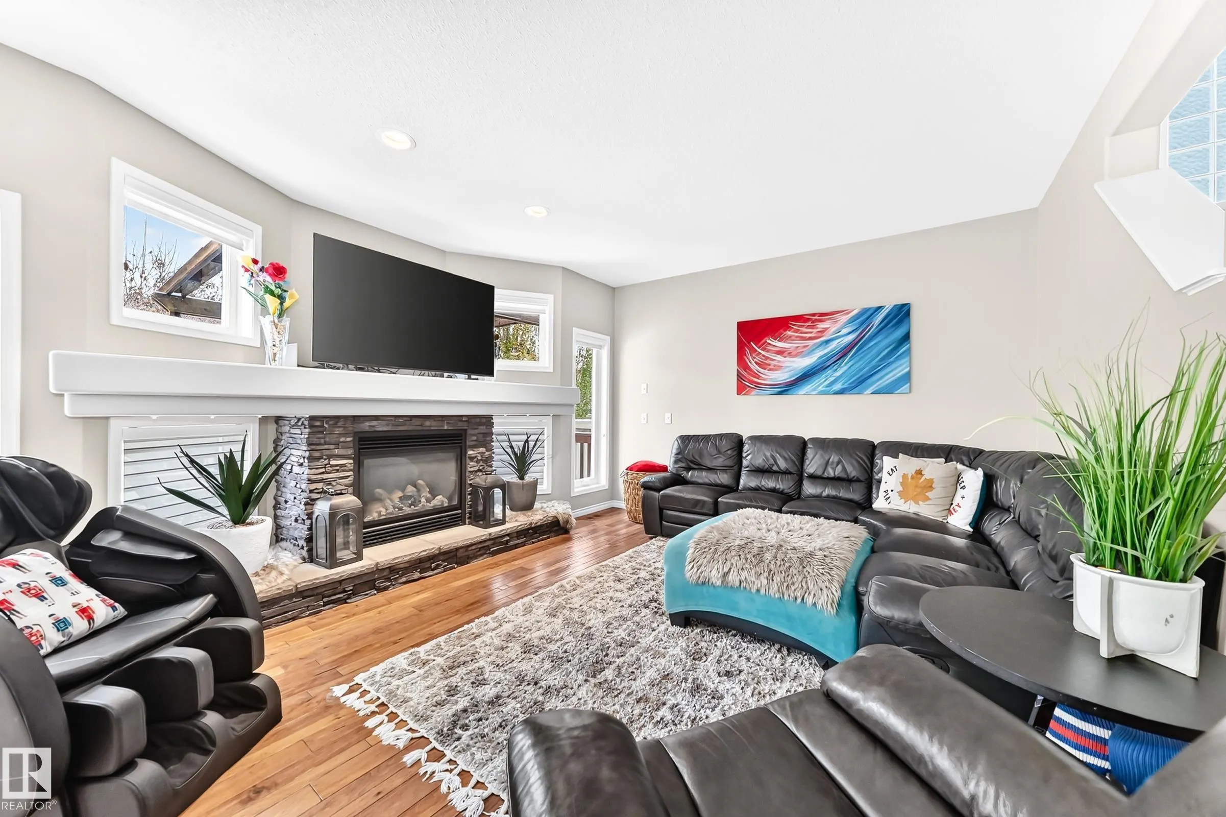 94 ELLINGTON Crescent
