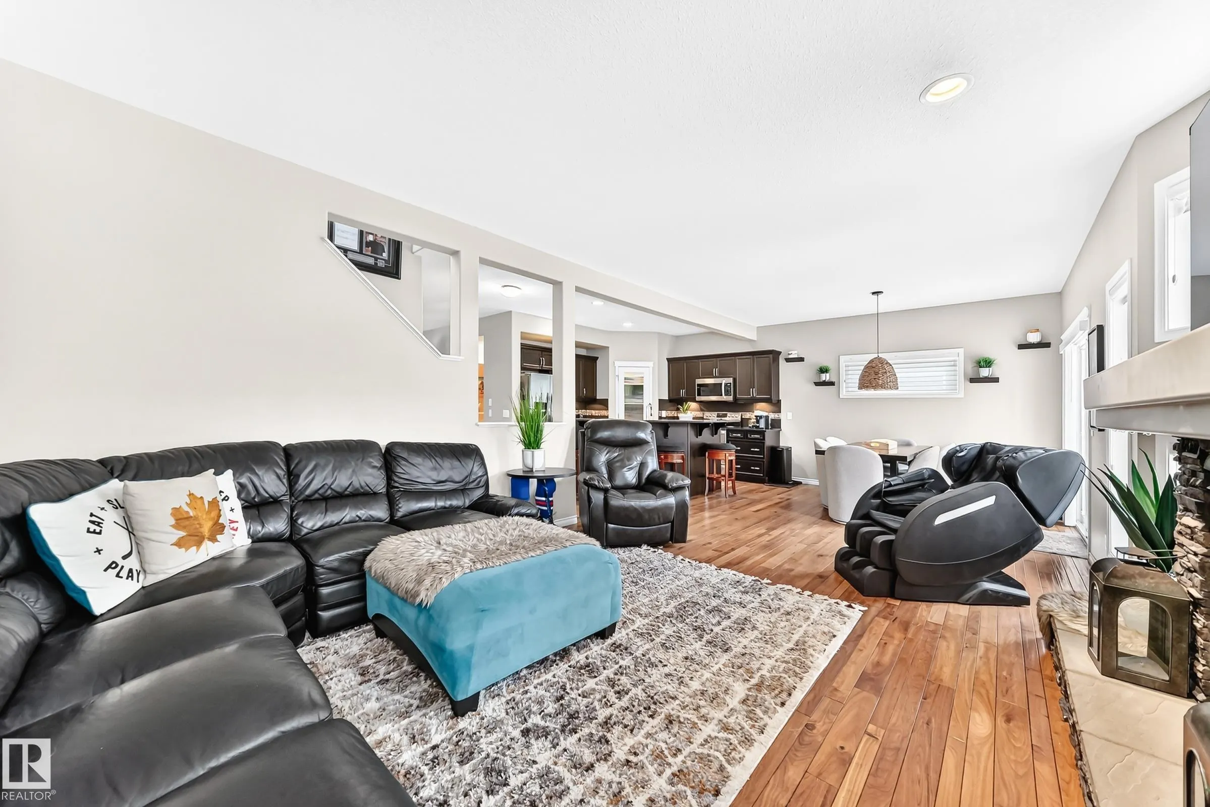 94 ELLINGTON Crescent