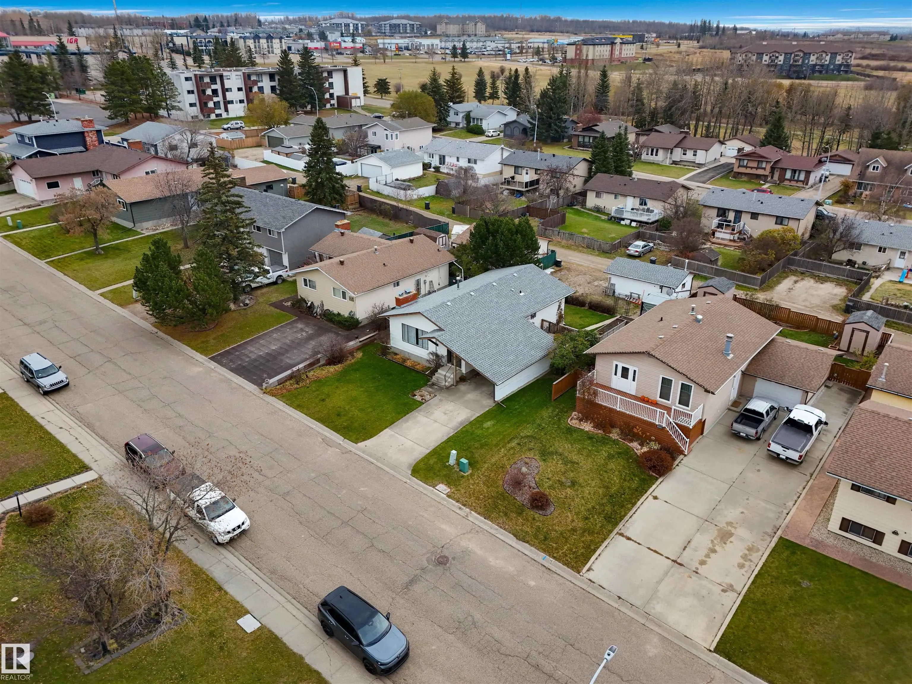 5223 44 AVE