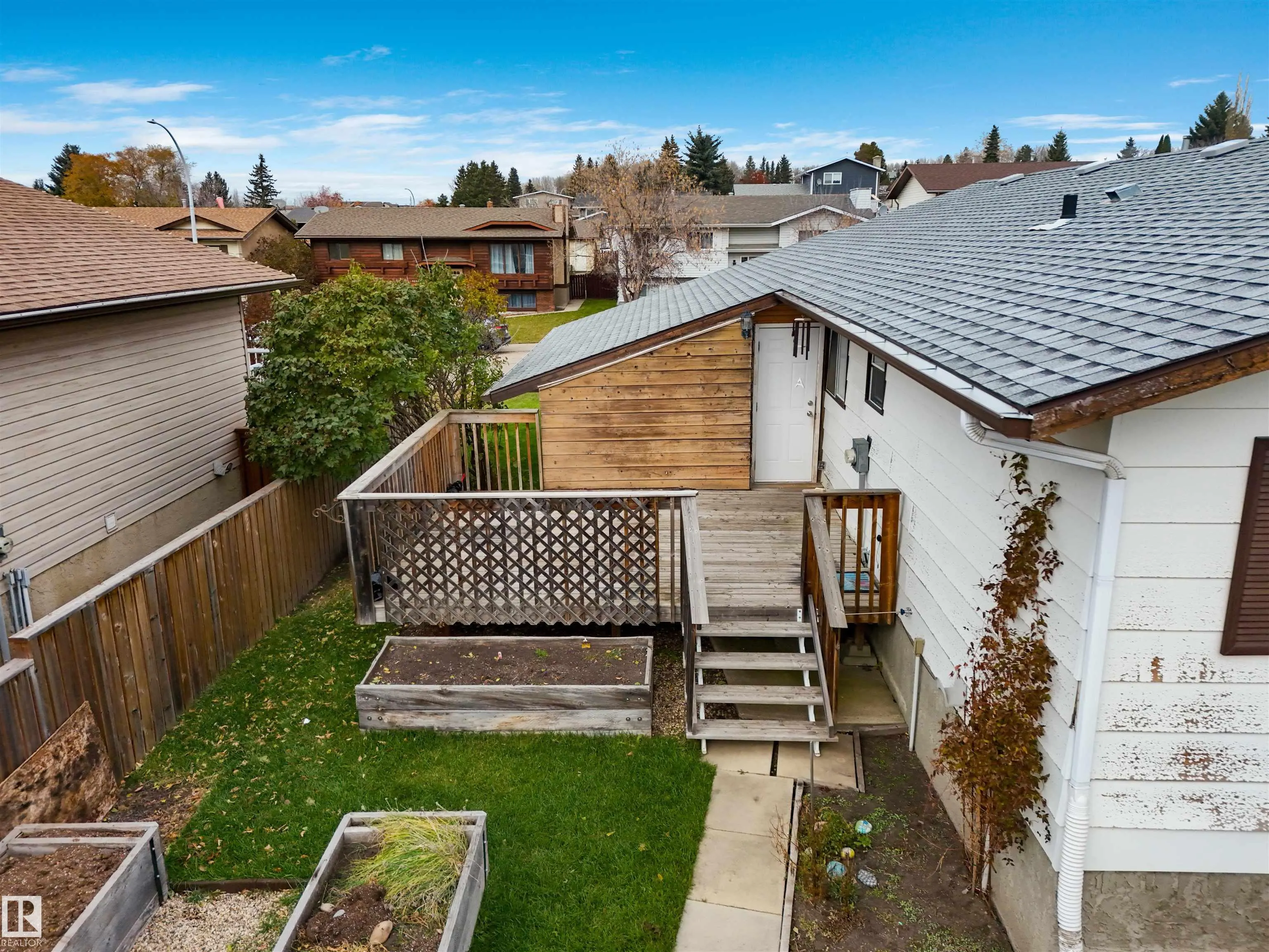 5223 44 AVE