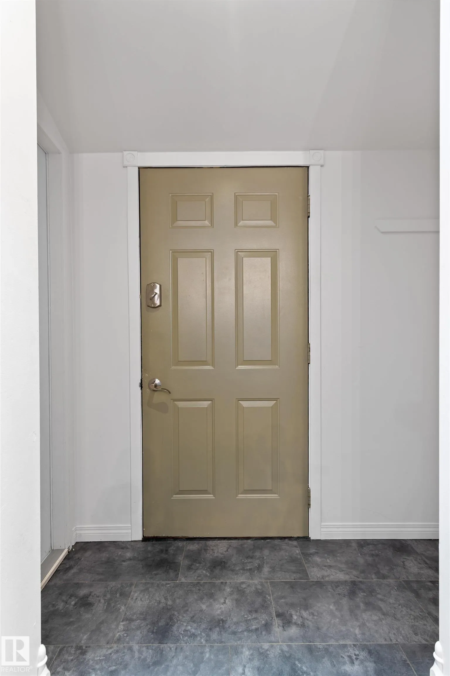 5223 44 AVE
