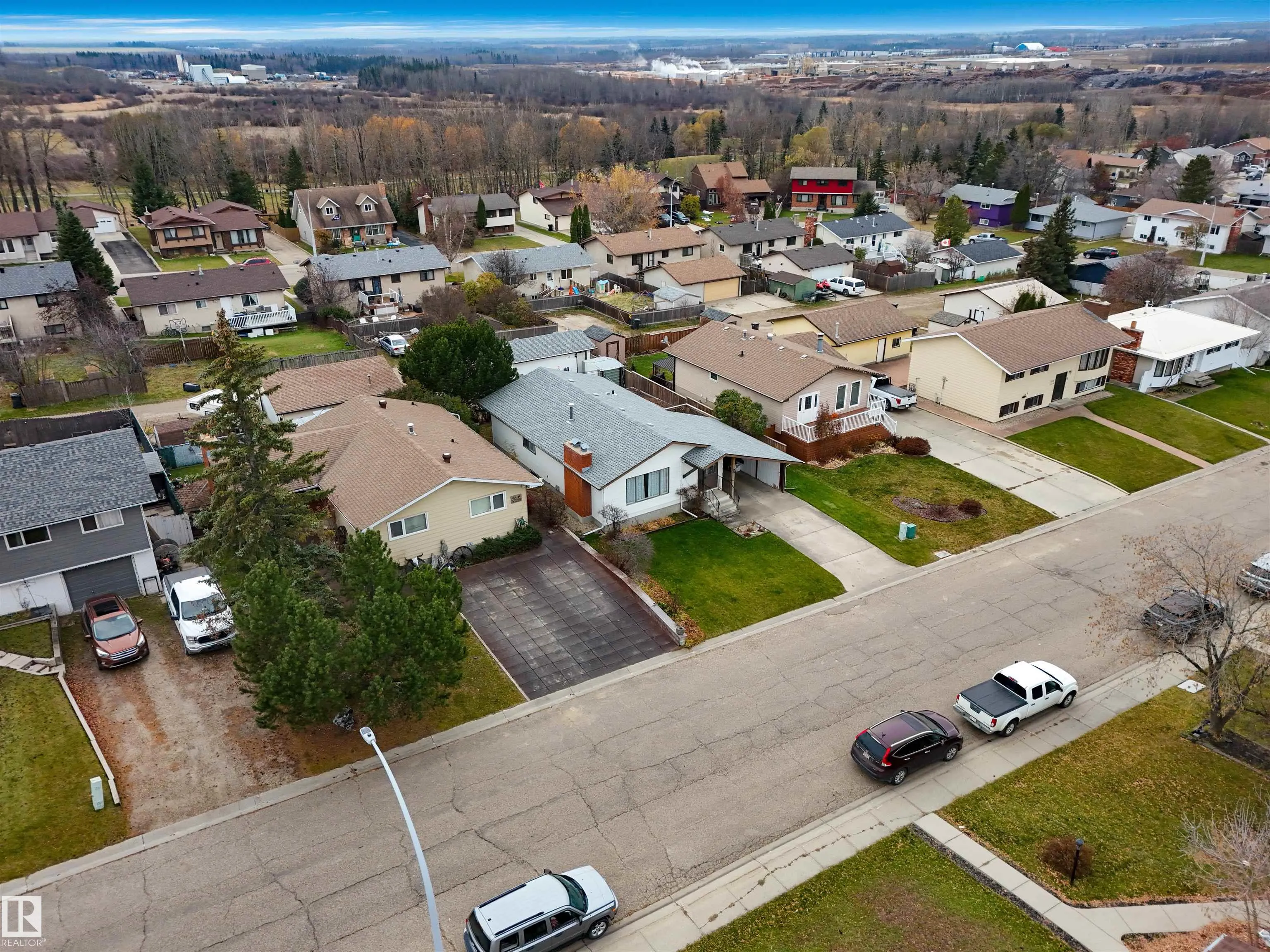 5223 44 AVE