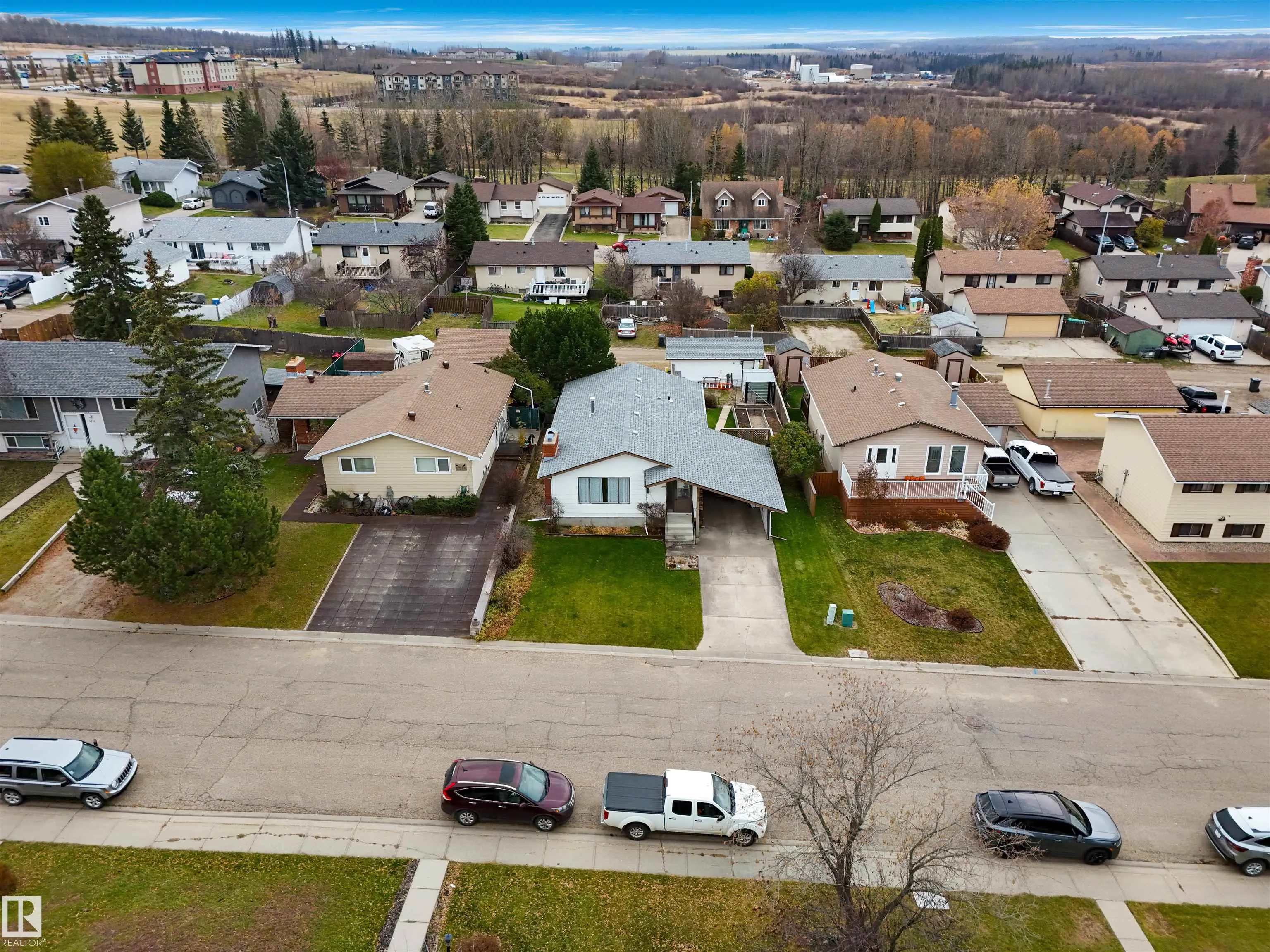 5223 44 AVE