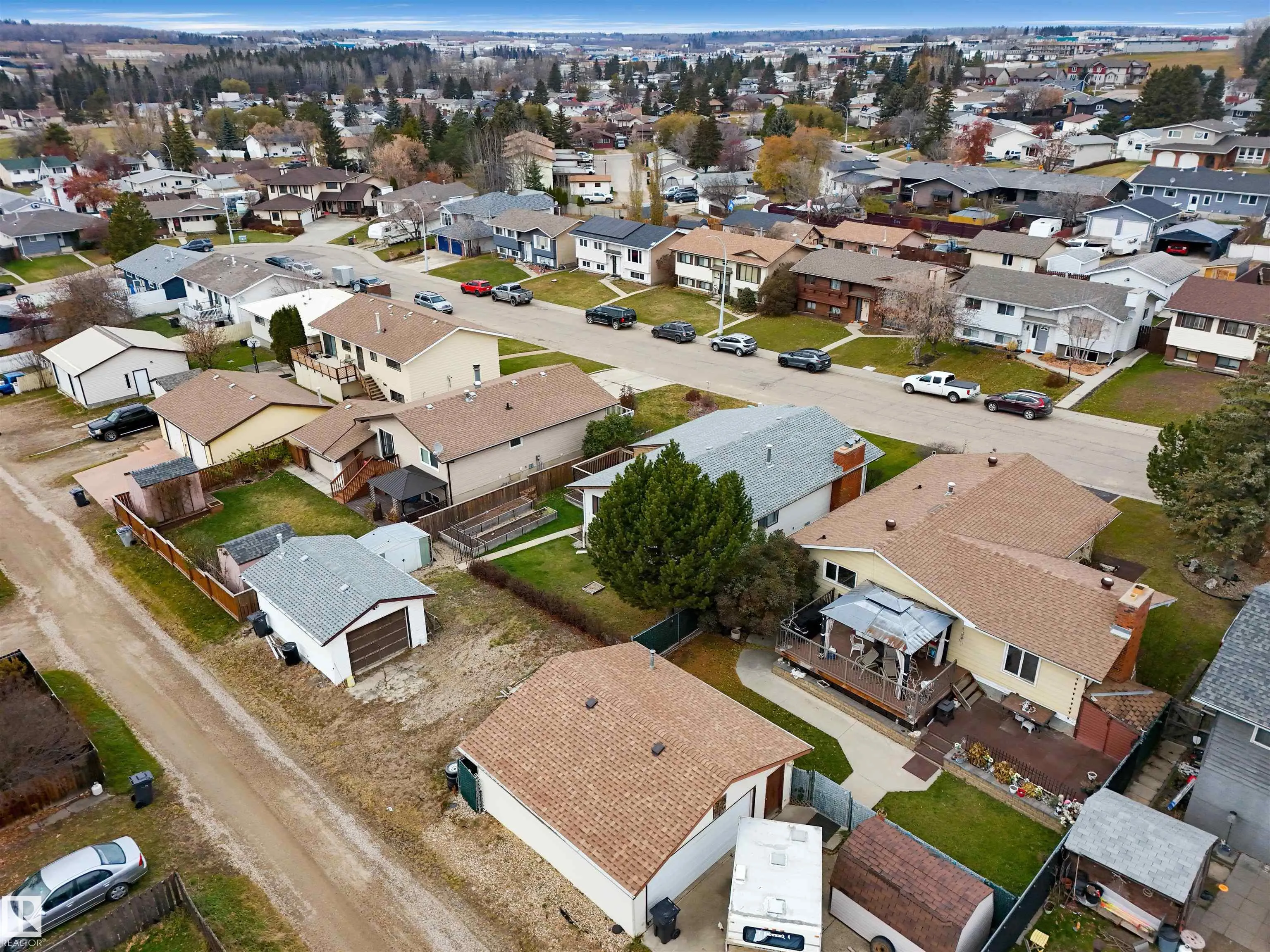 5223 44 AVE
