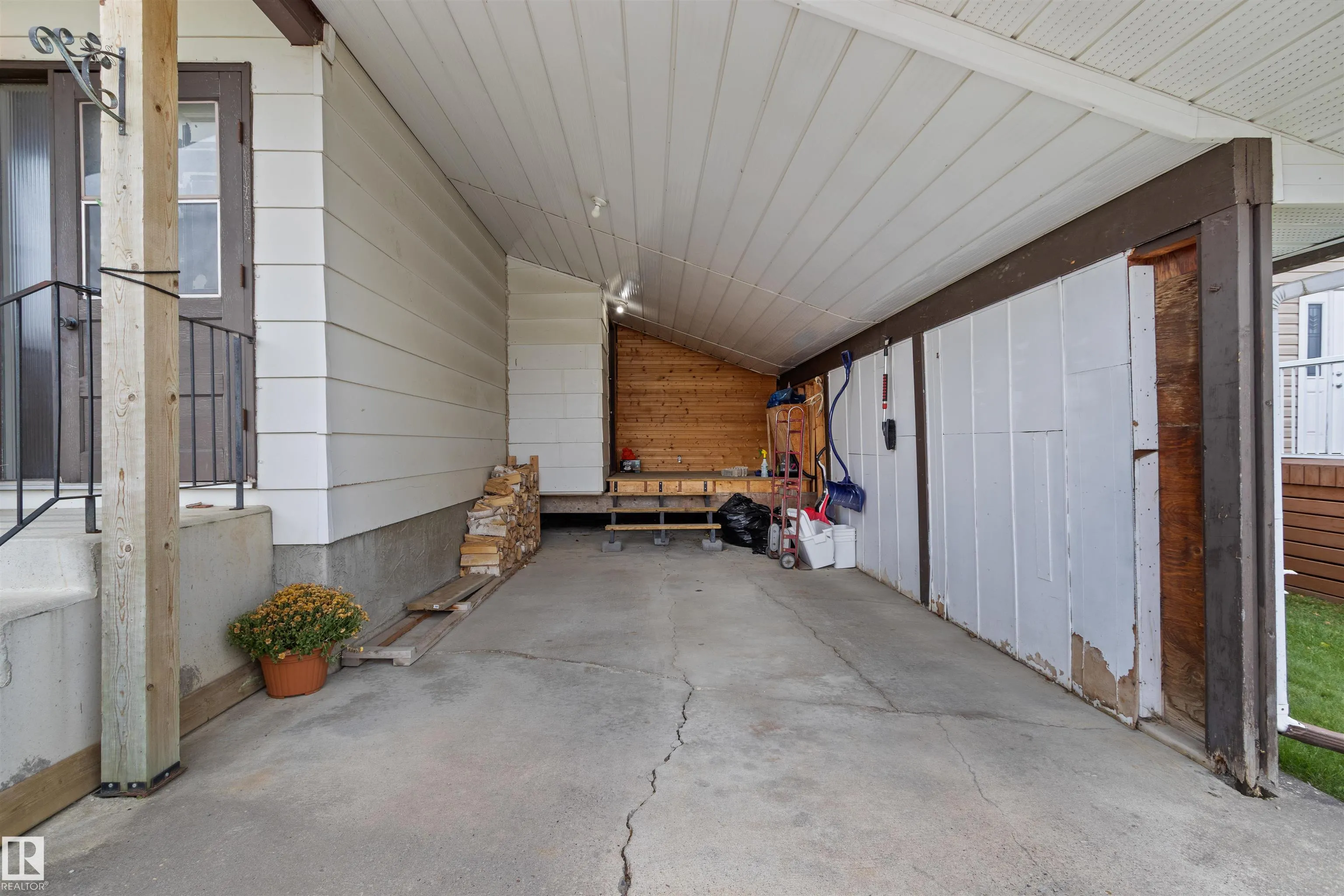5223 44 AVE