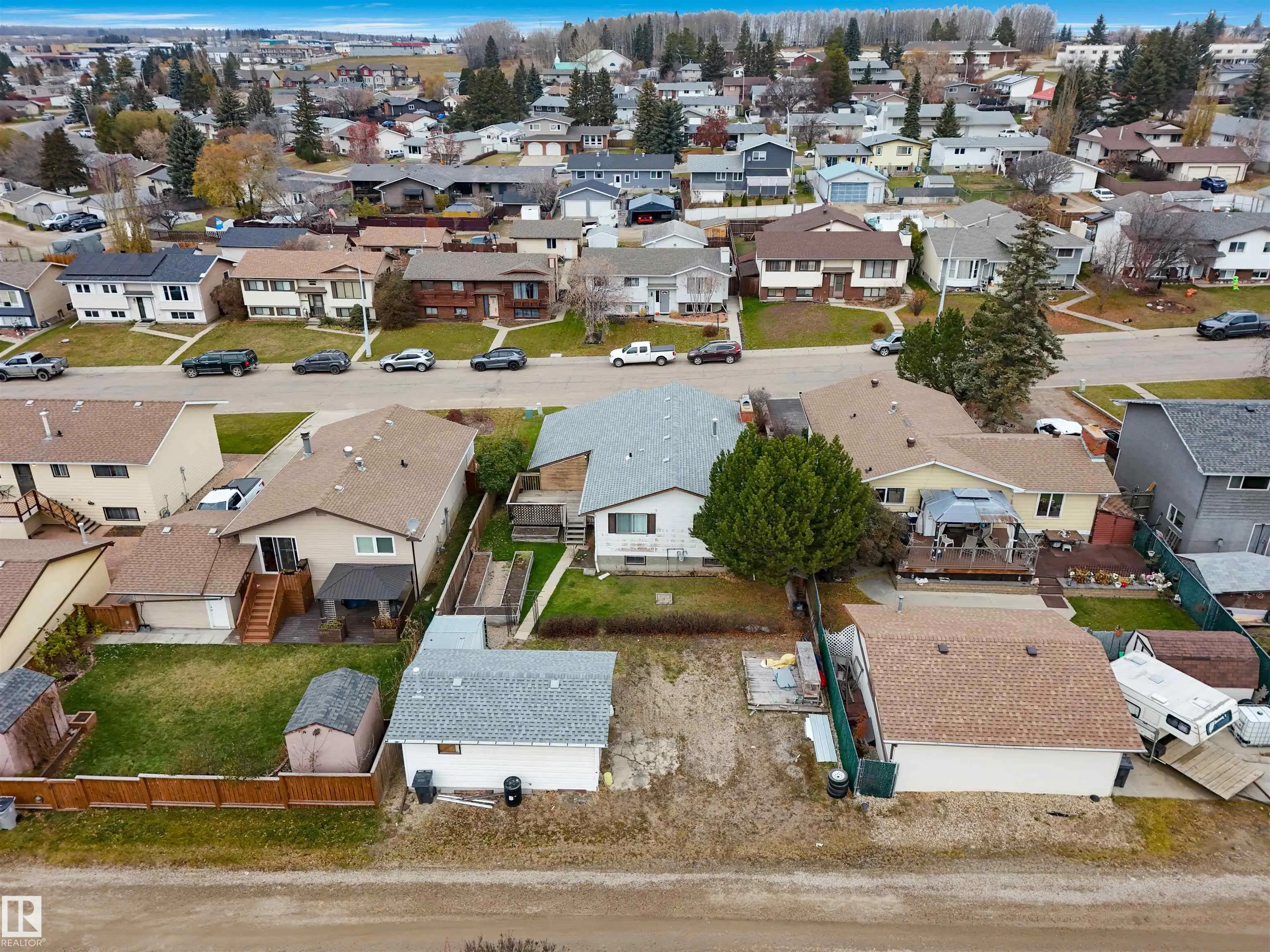 5223 44 AVE