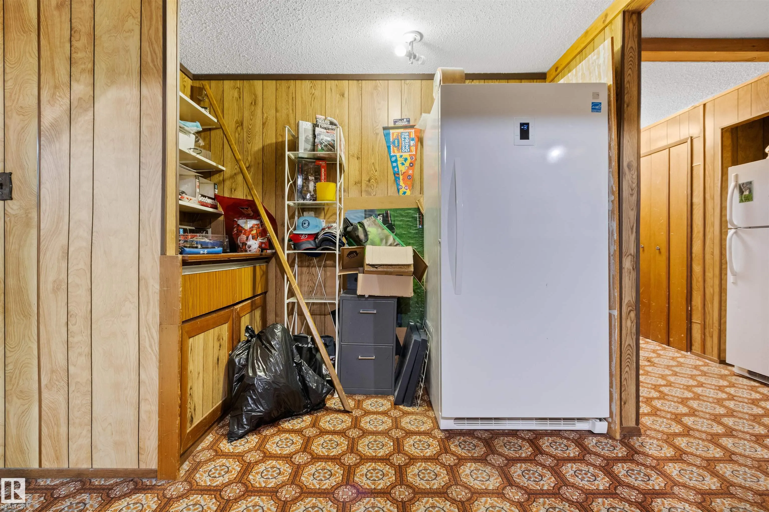 5223 44 AVE