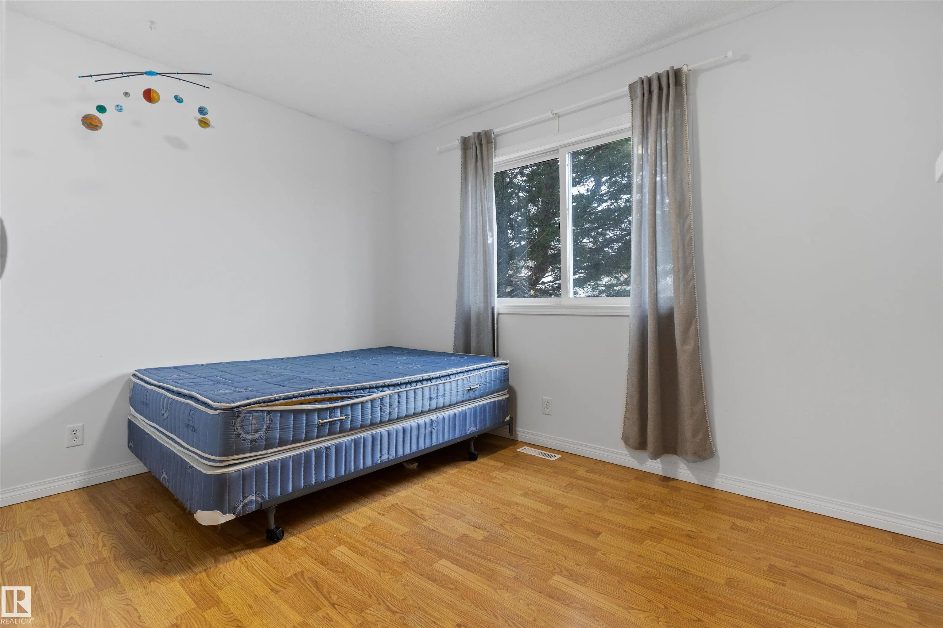 5223 44 AVE
