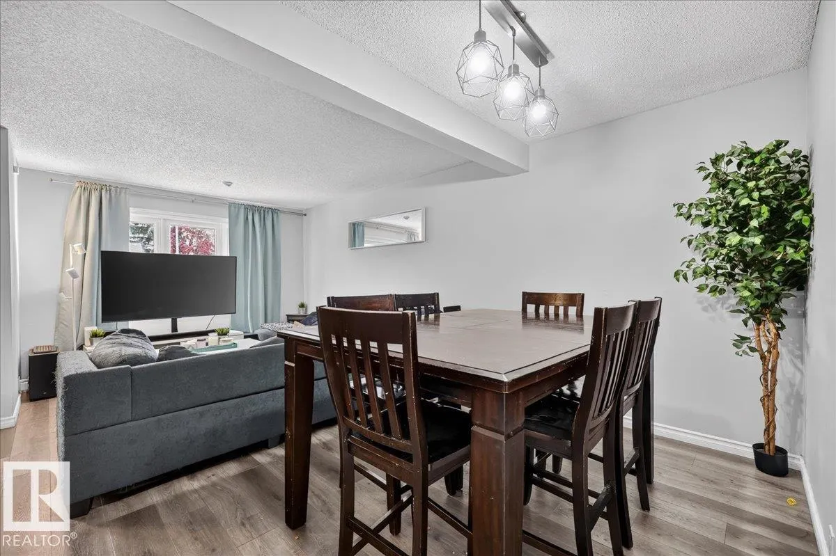 3207 46 Street
