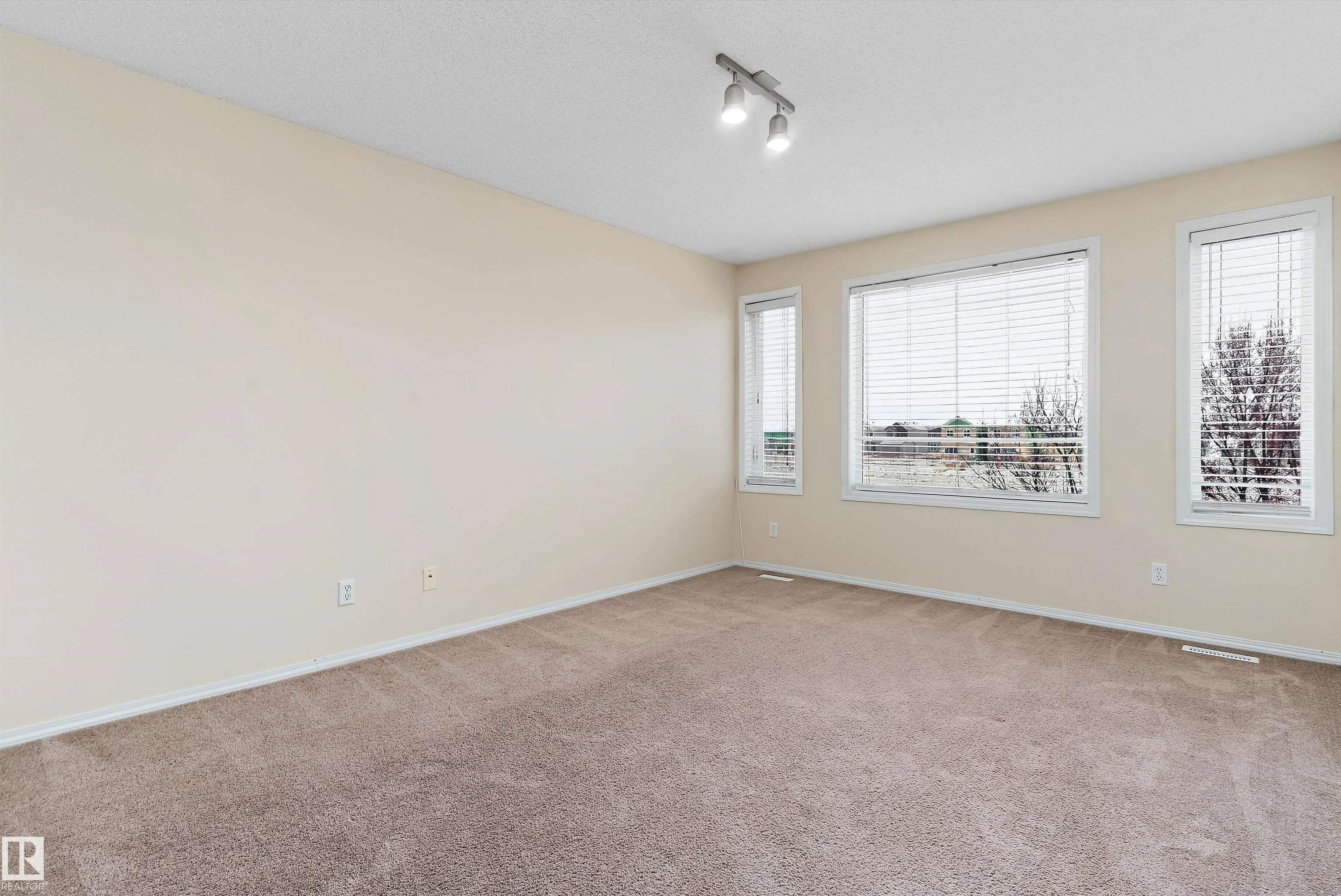 28 LEYLAND Way