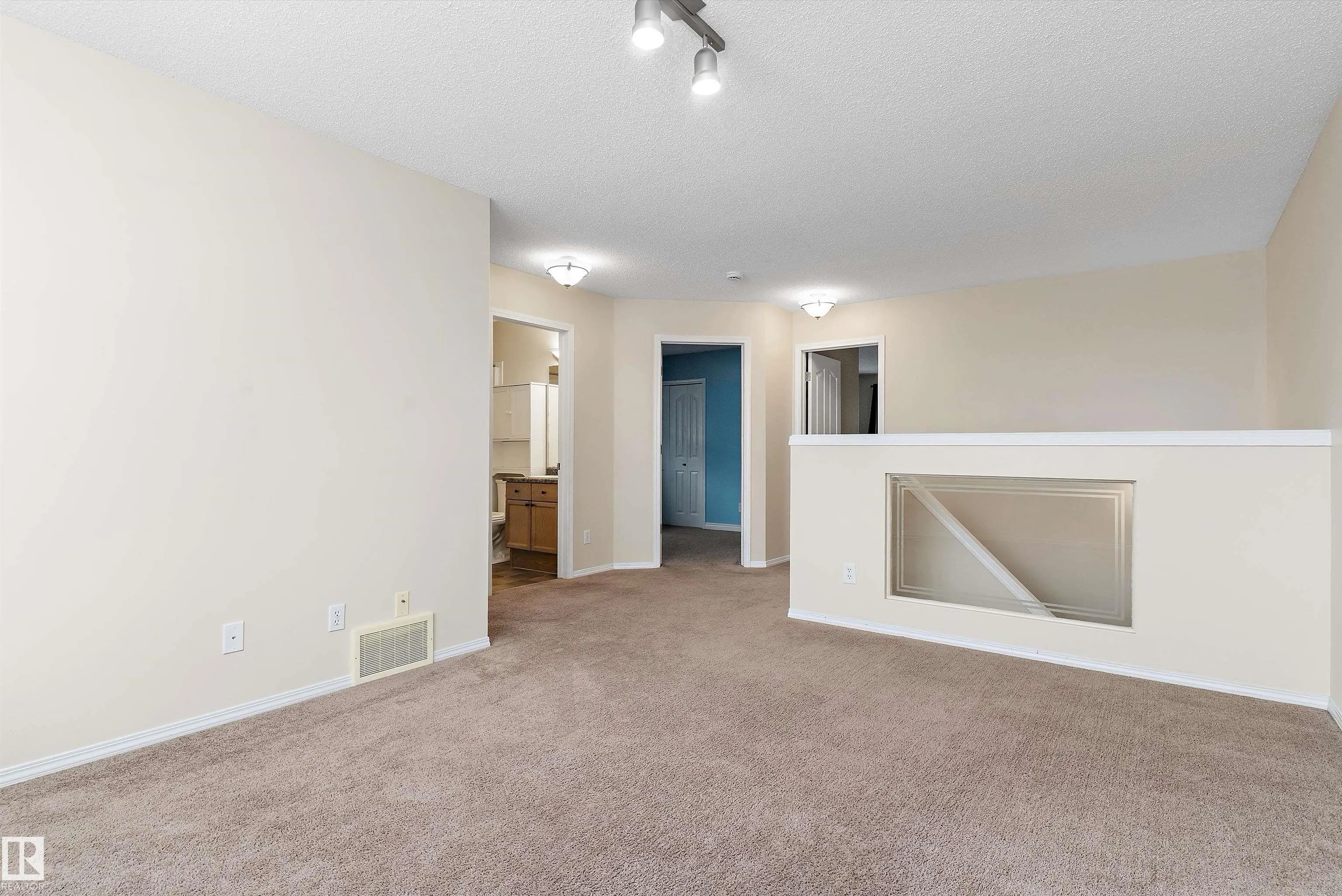 28 LEYLAND Way