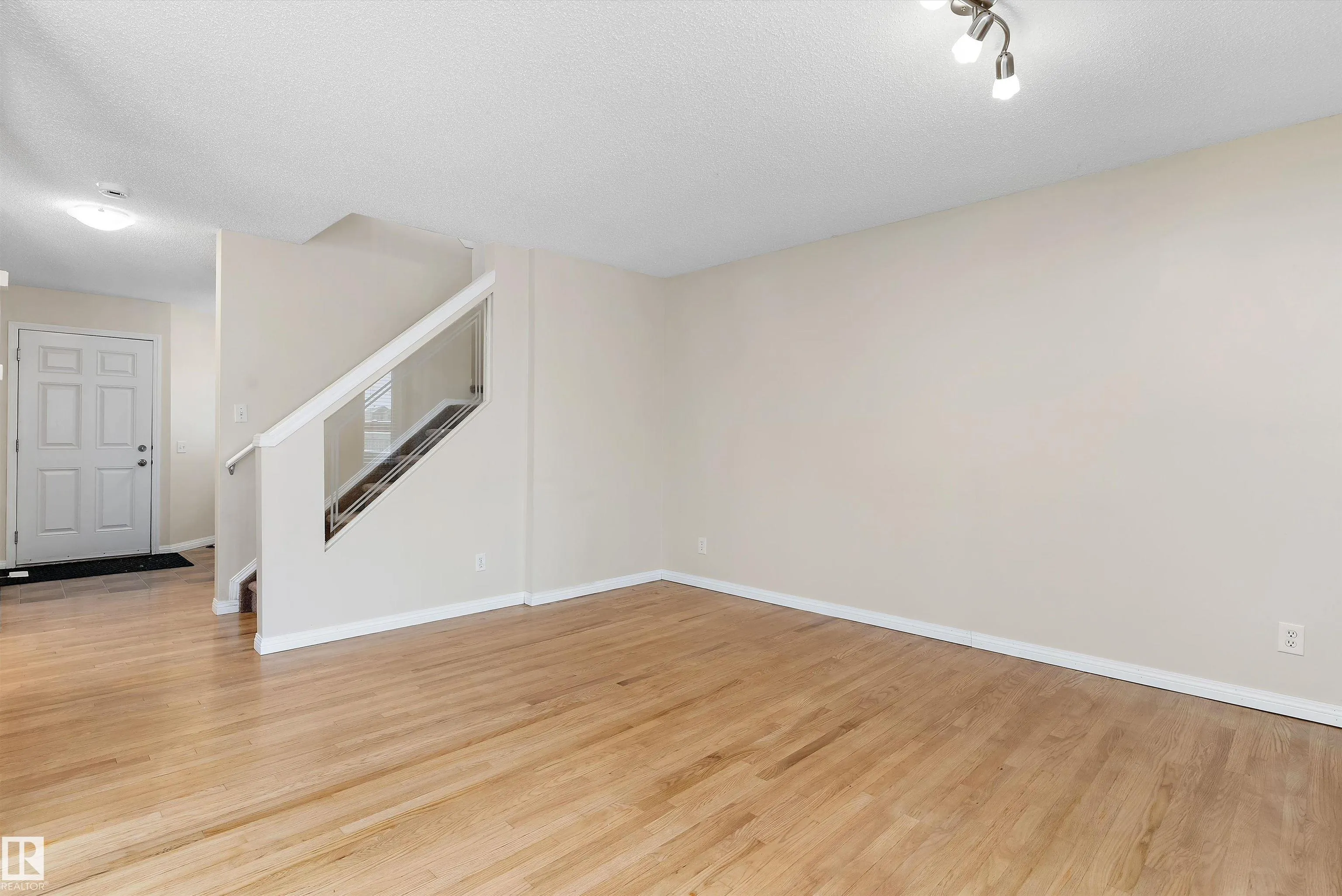 28 LEYLAND Way