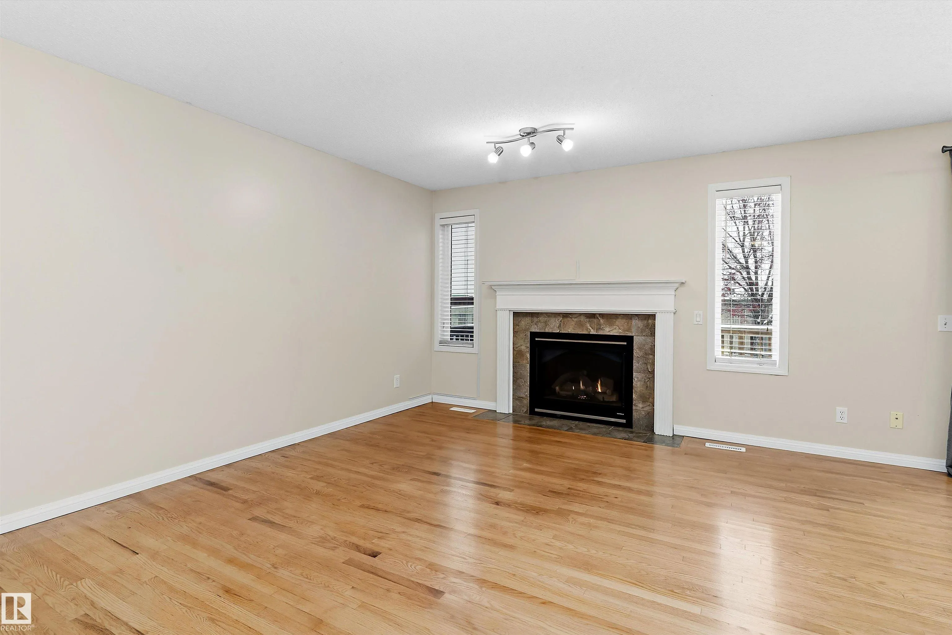 28 LEYLAND Way