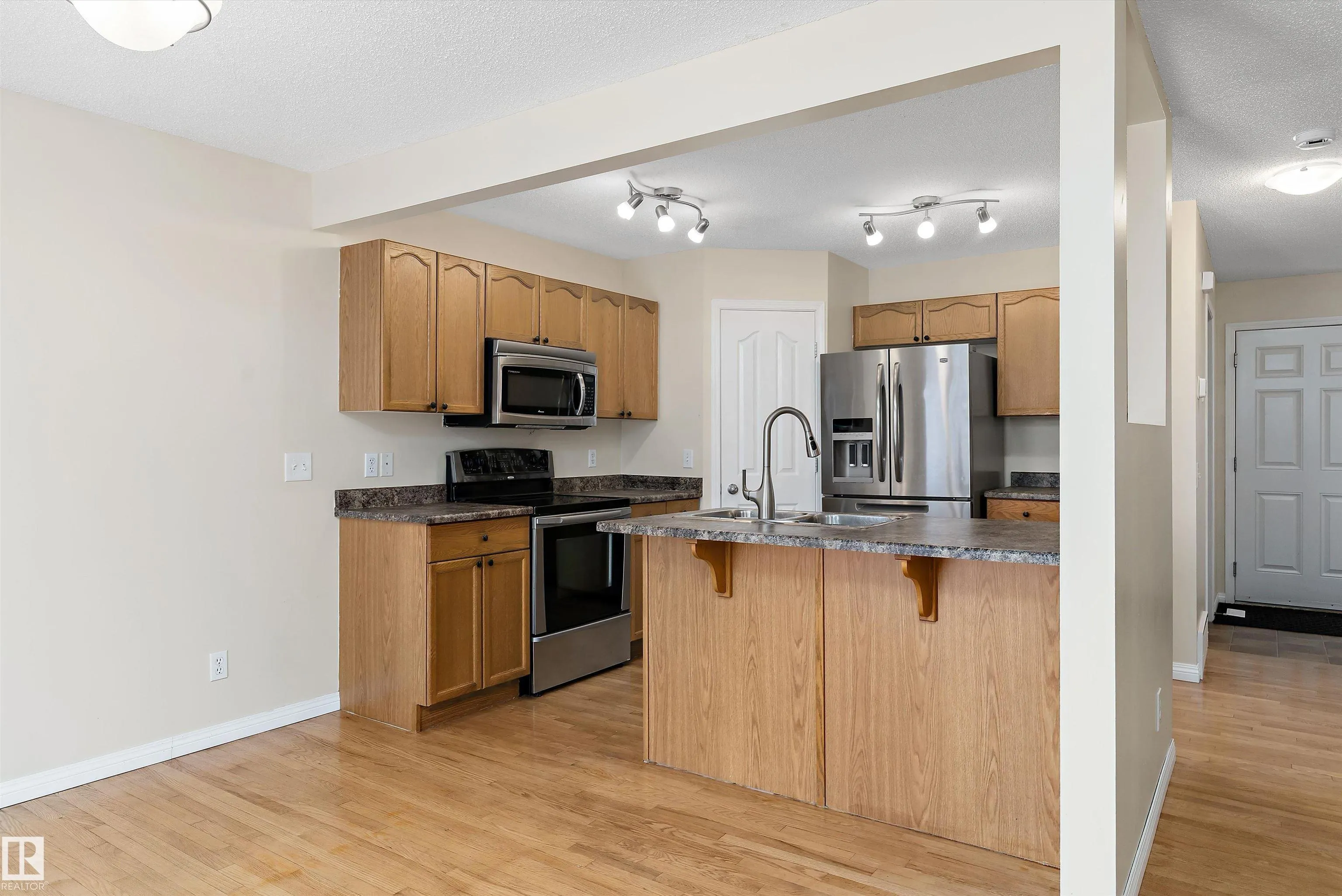 28 LEYLAND Way