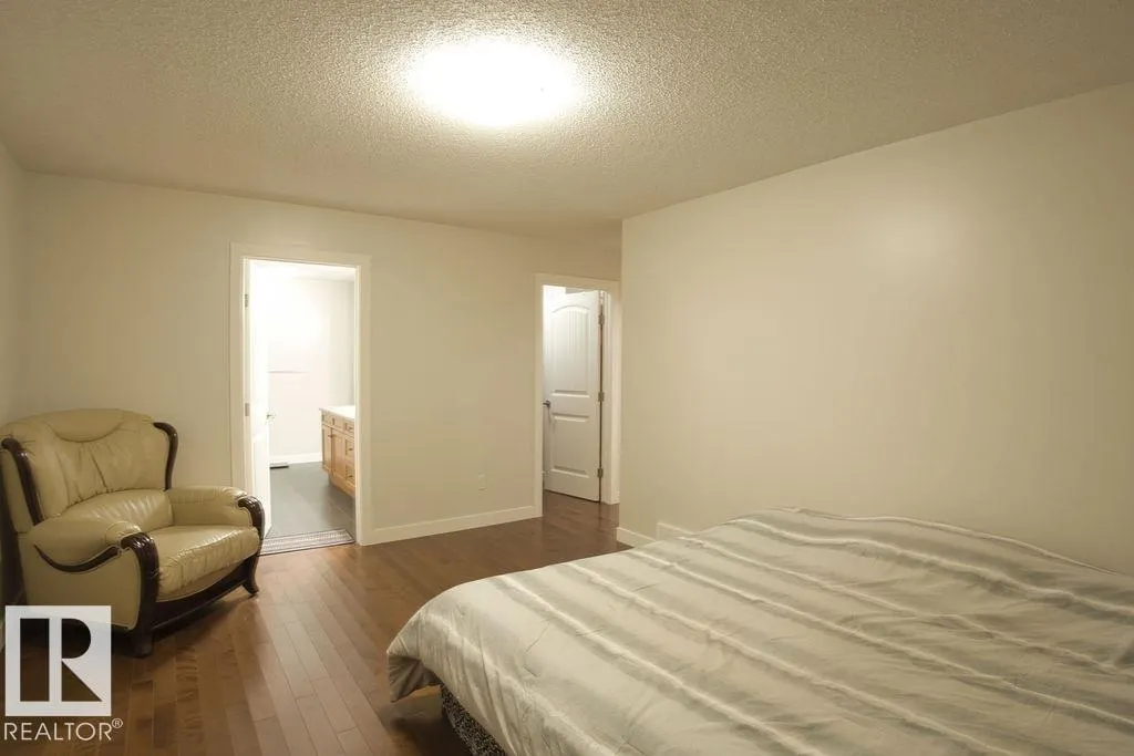 6103 60 Street