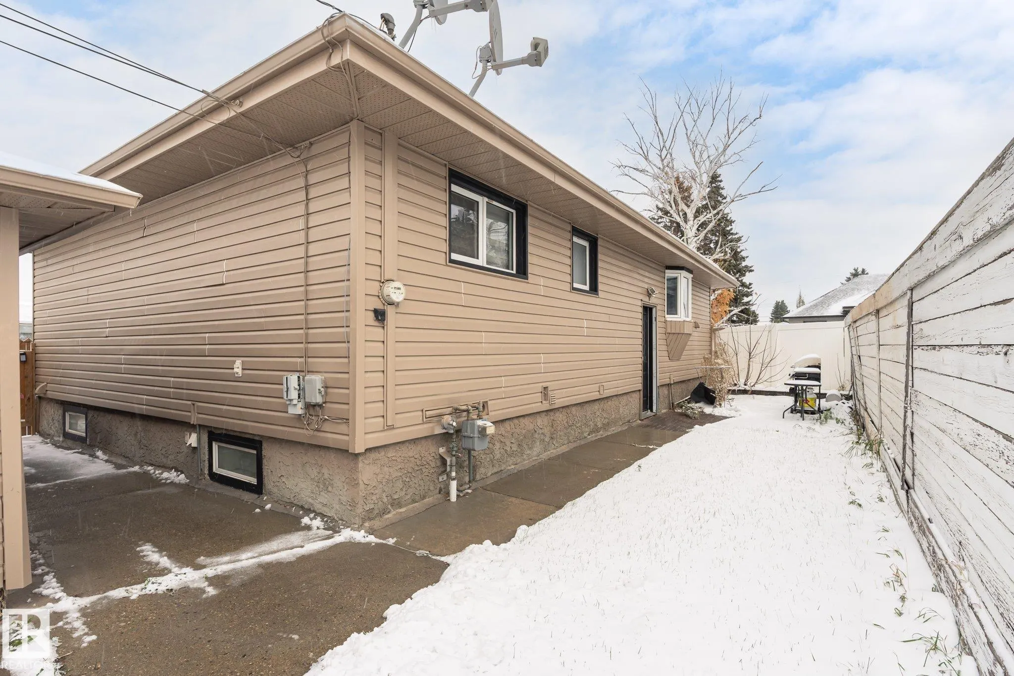 11203 136 Avenue