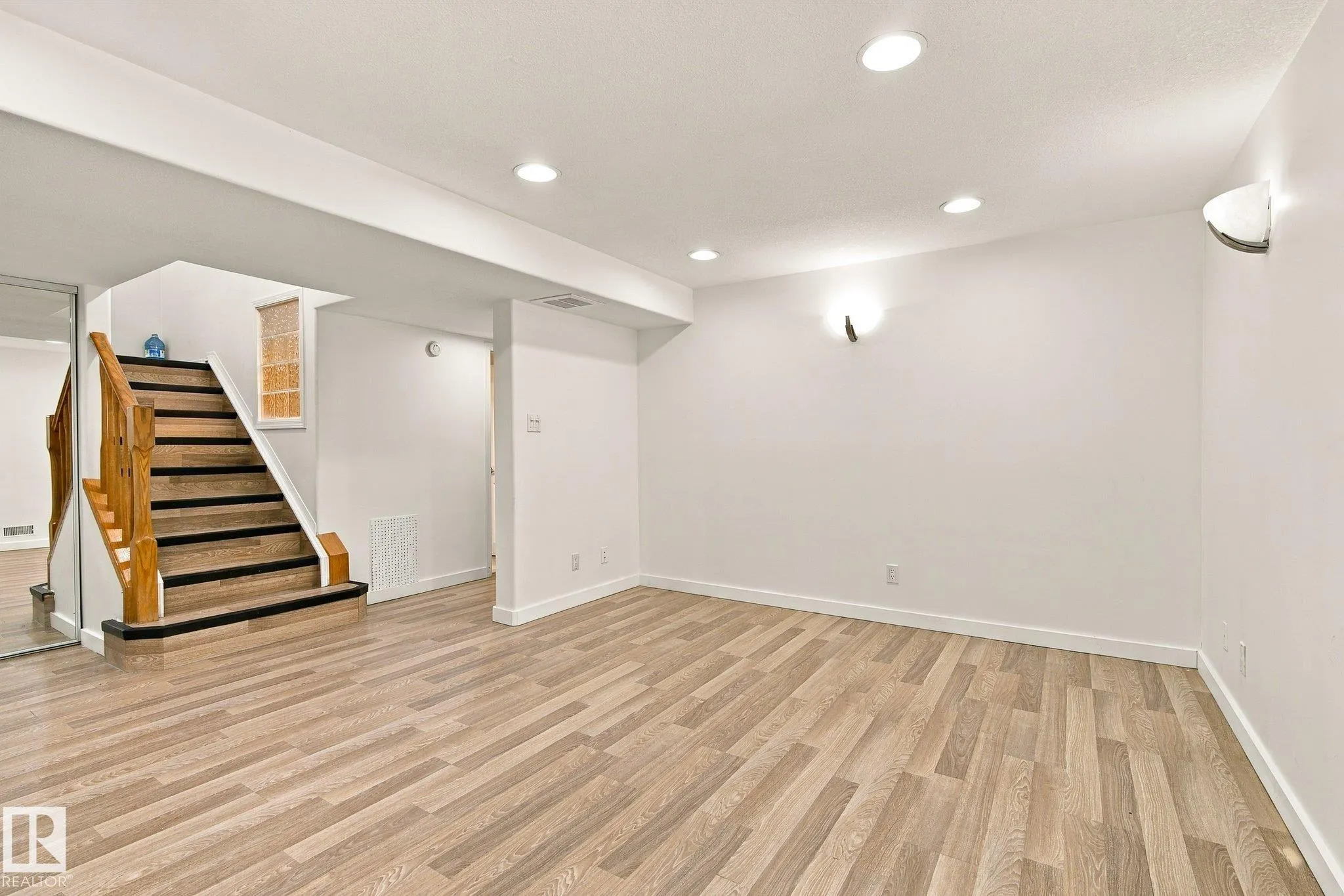 11203 136 Avenue