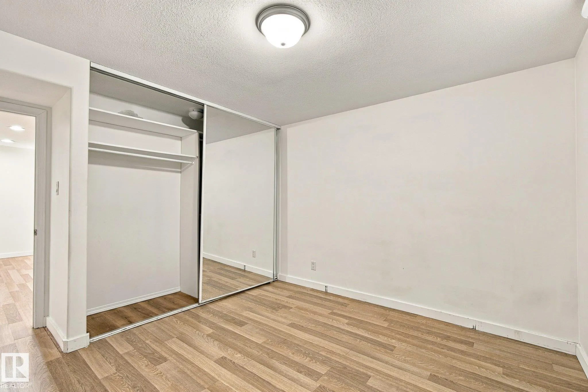 11203 136 Avenue