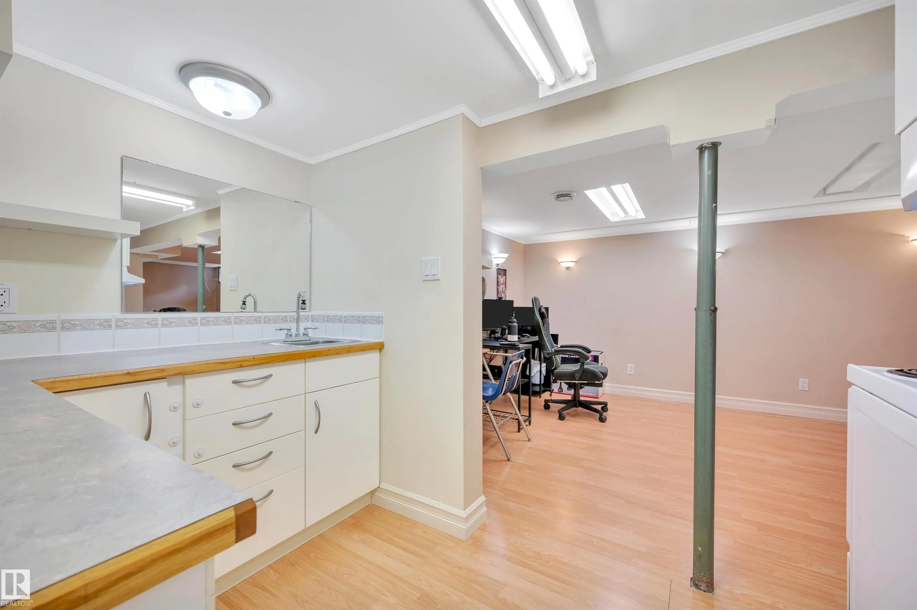 7 ANITA Crescent