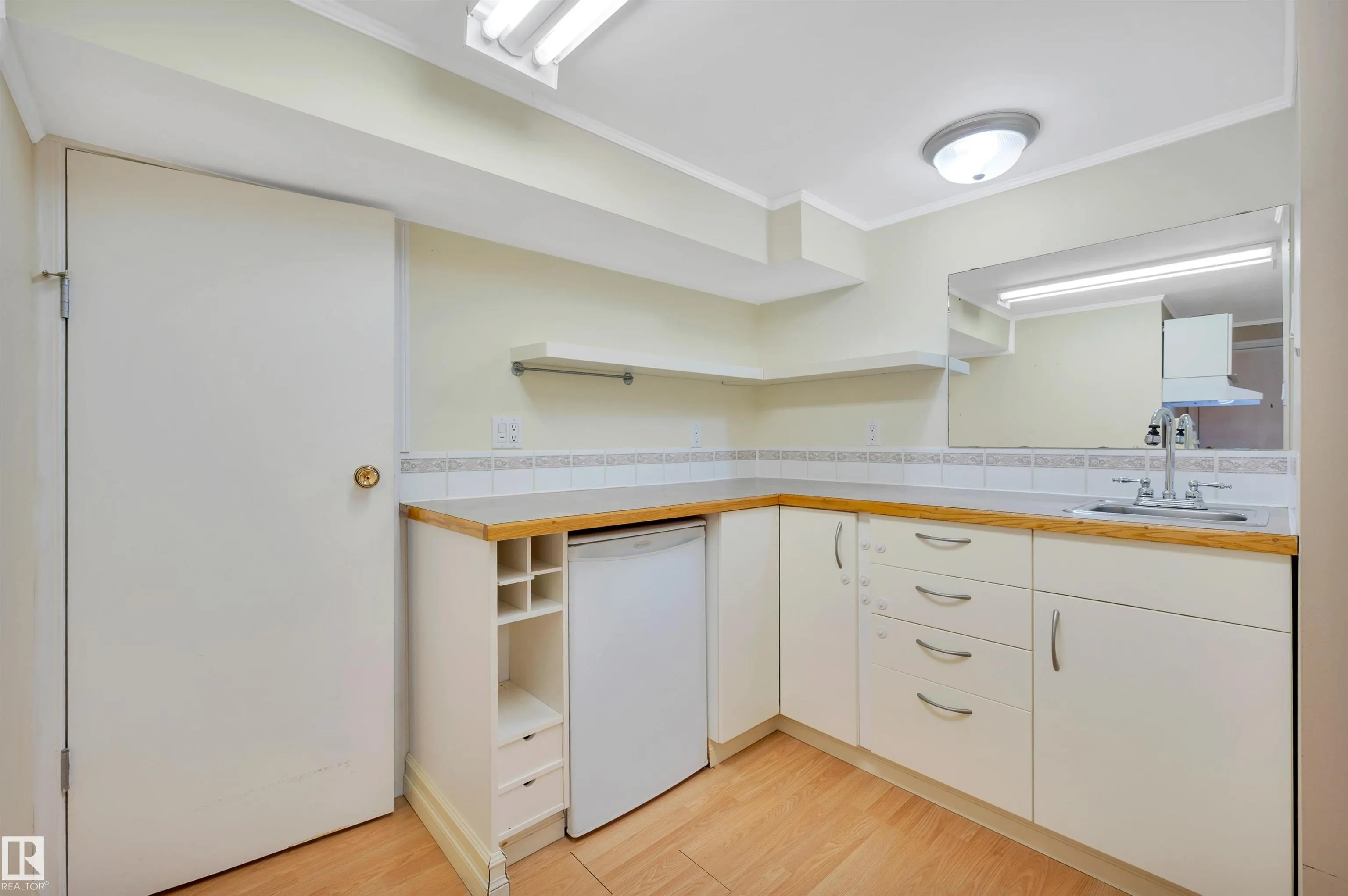 7 ANITA Crescent