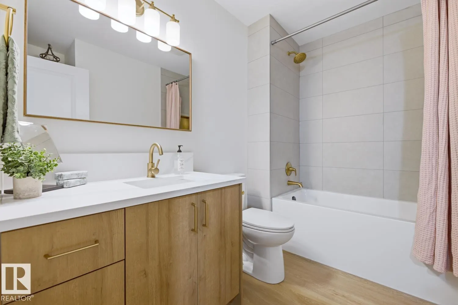 7D CALLINGWOOD Court