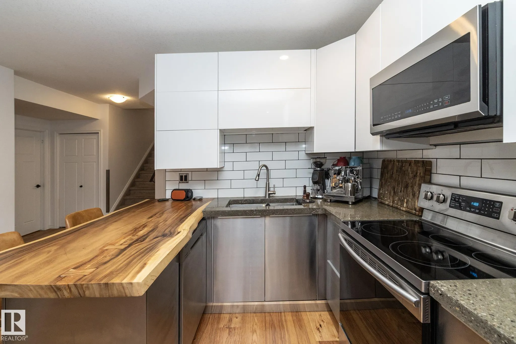 53 SANDALWOOD Place