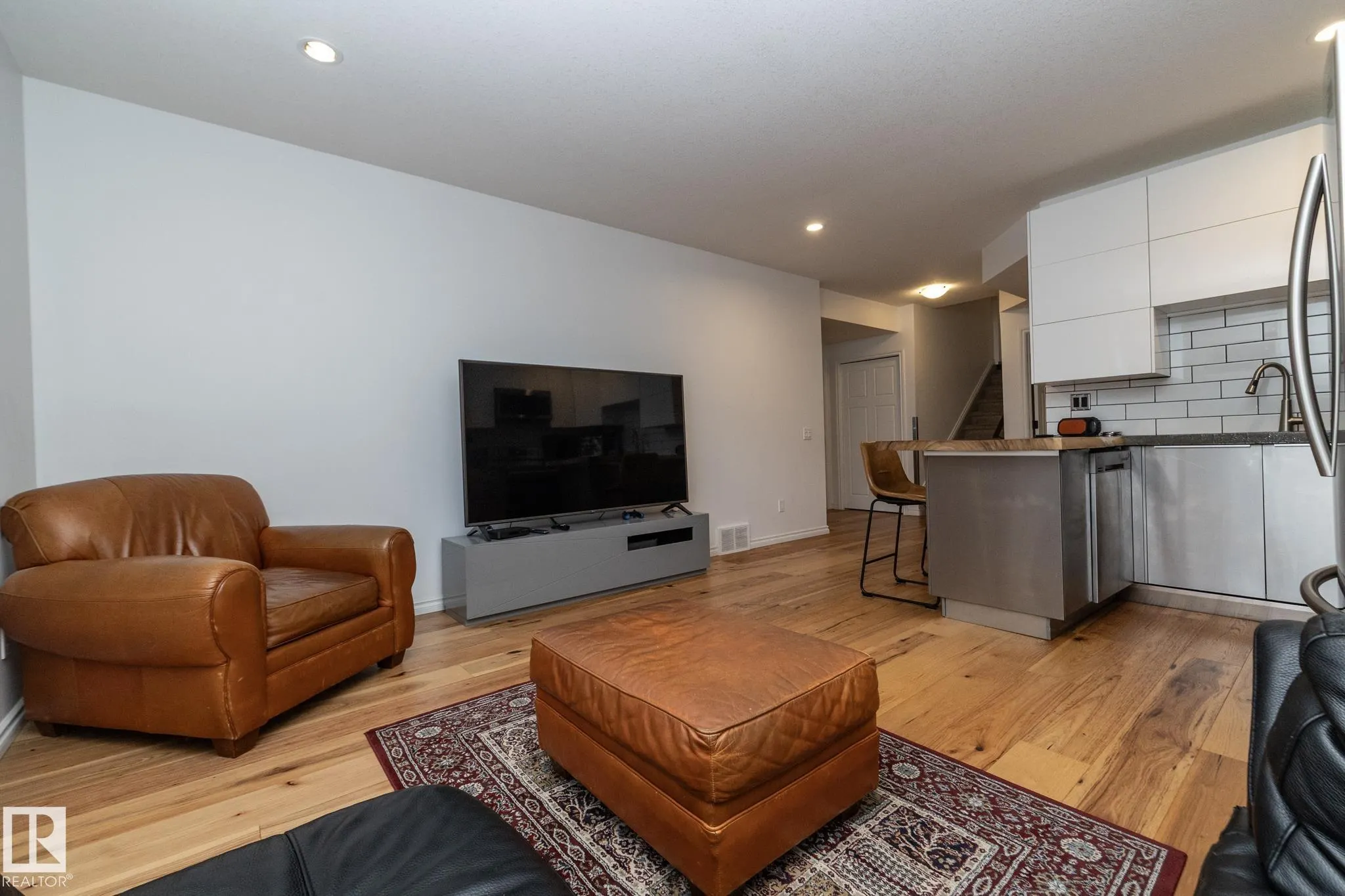 53 SANDALWOOD Place