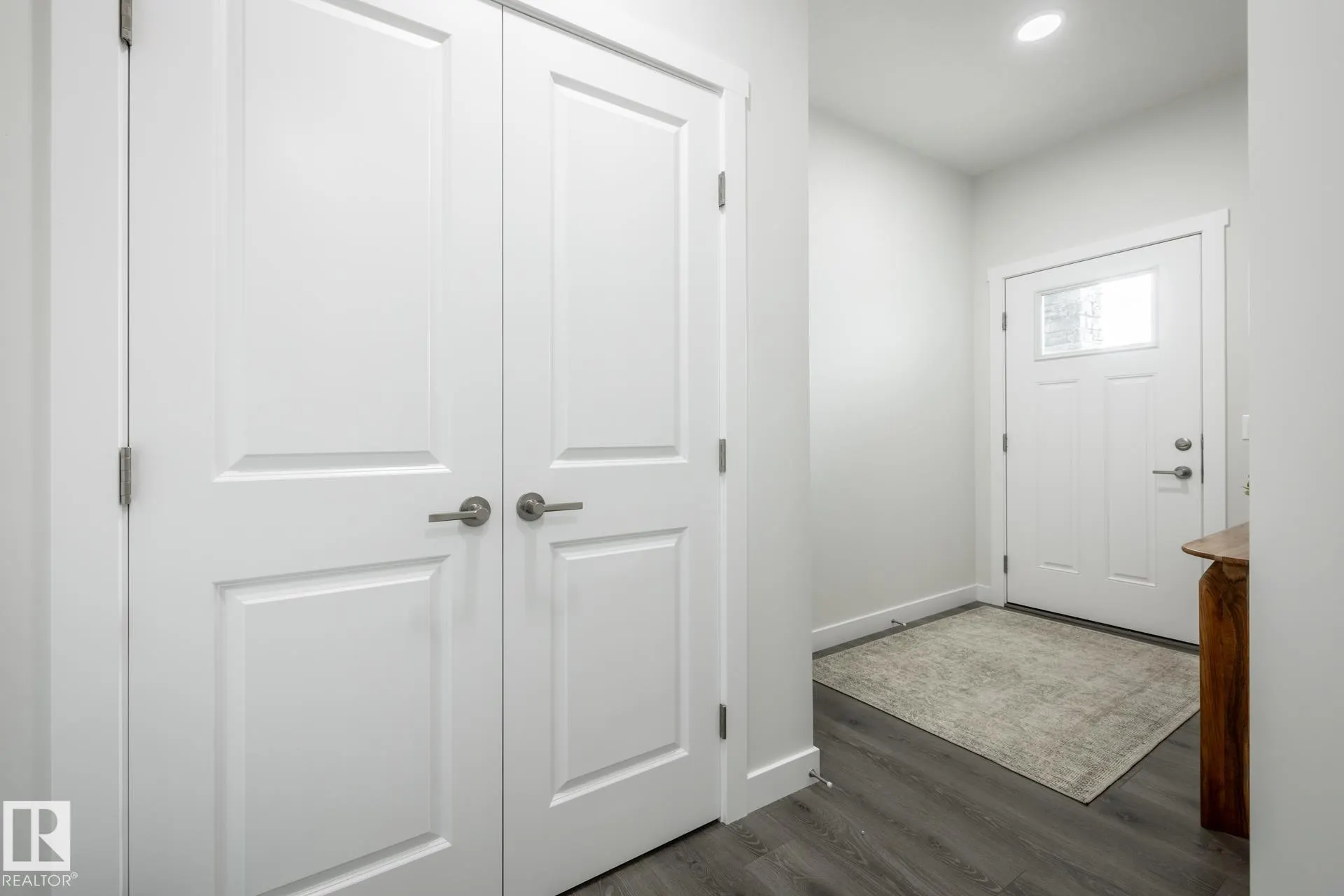294 FALCON Crescent