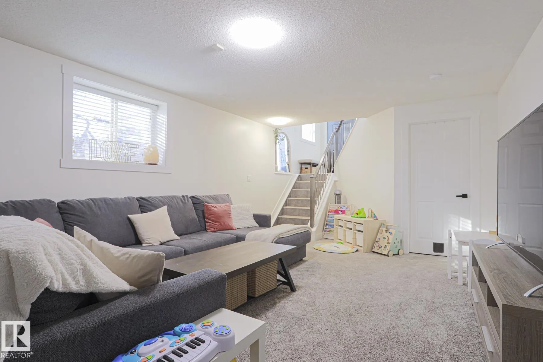 2603 MARION Place