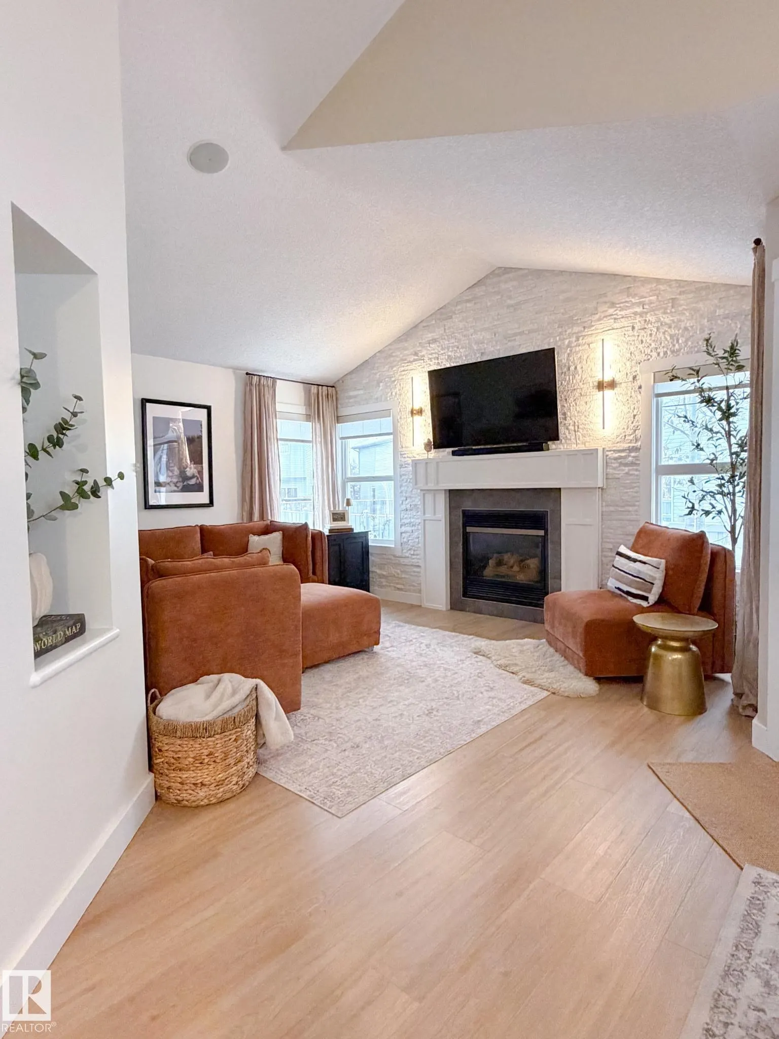 2603 MARION Place