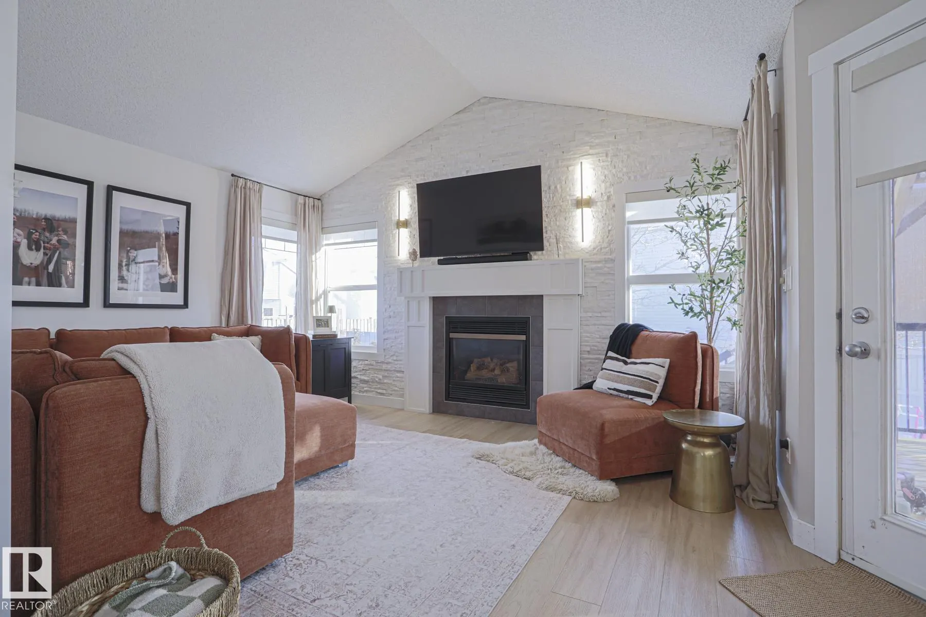 2603 MARION Place