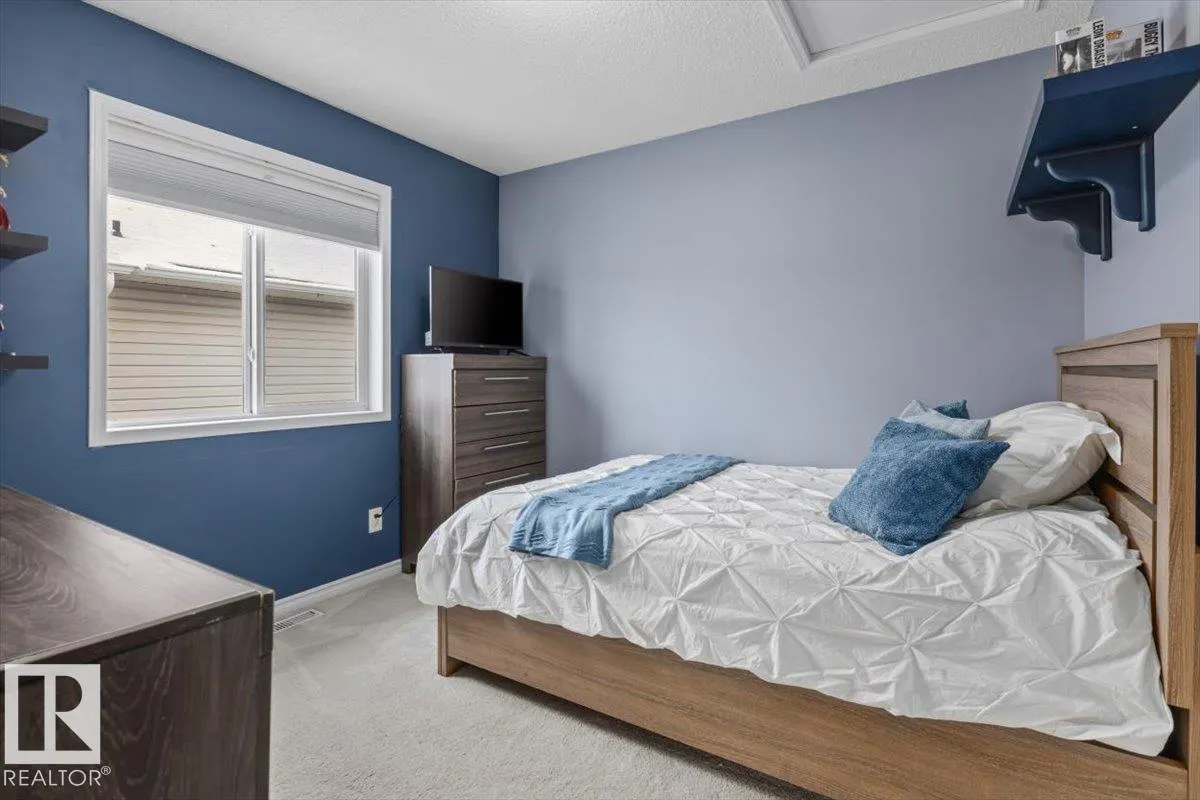 17 ESCADA Close