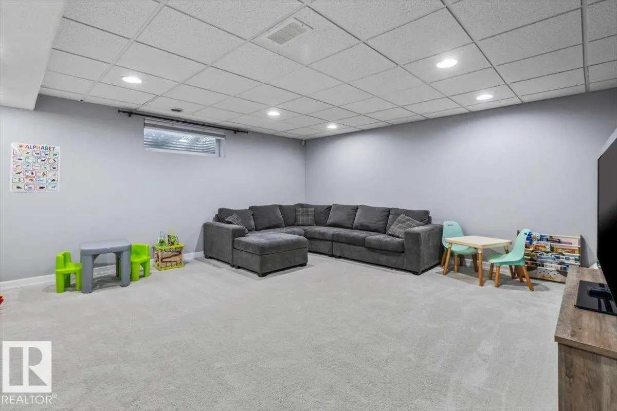 17 ESCADA Close